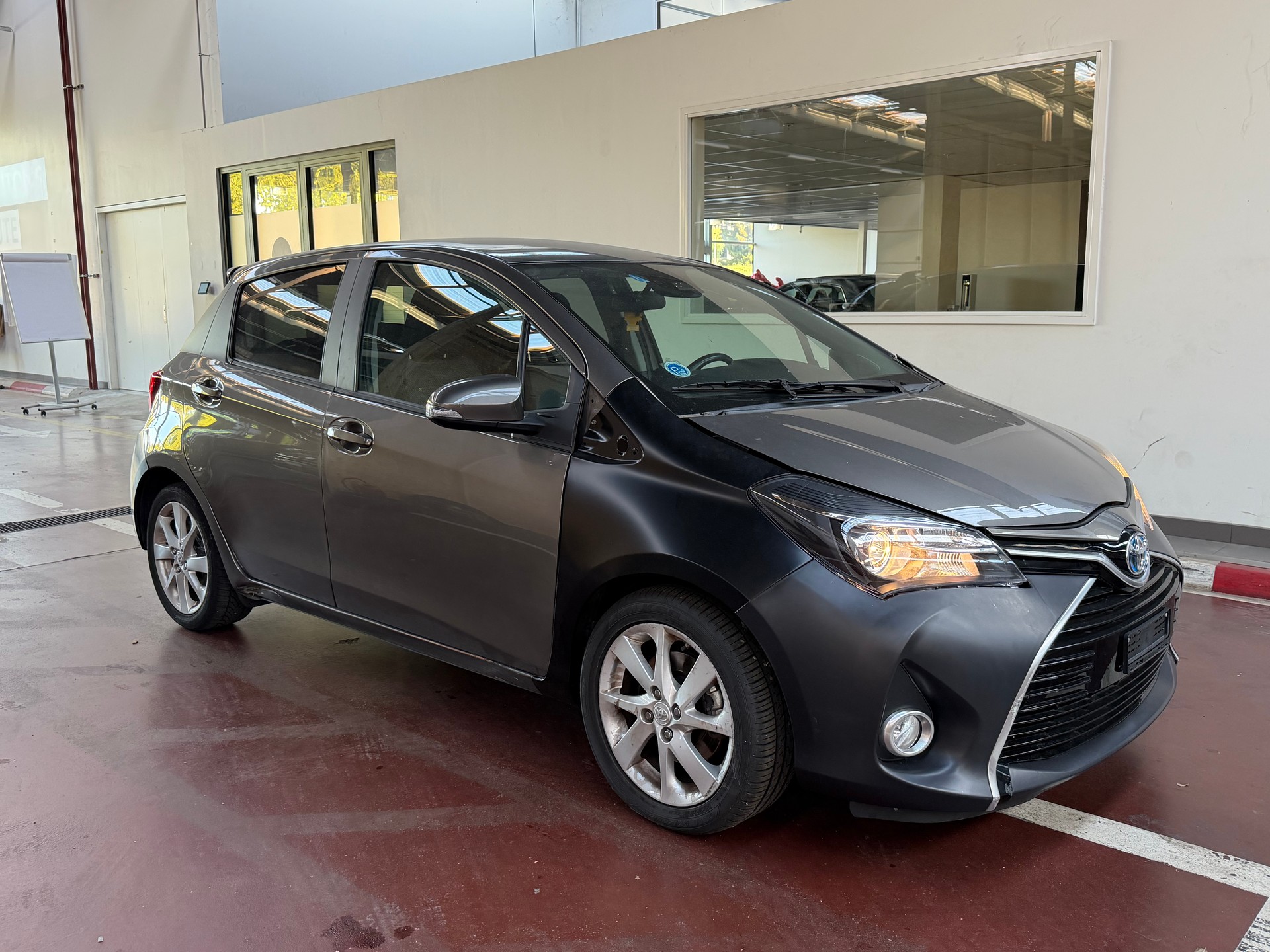 TOYOTA Yaris 1.5 VVT-i Hybrid Trend e-CVT-showroom-element-2