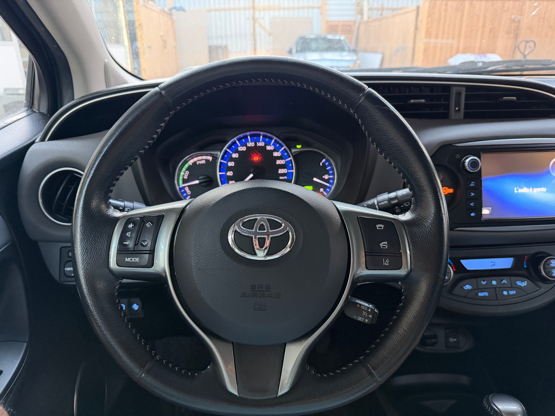 TOYOTA Yaris 1.5 VVT-i Hybrid Trend e-CVT-image-12