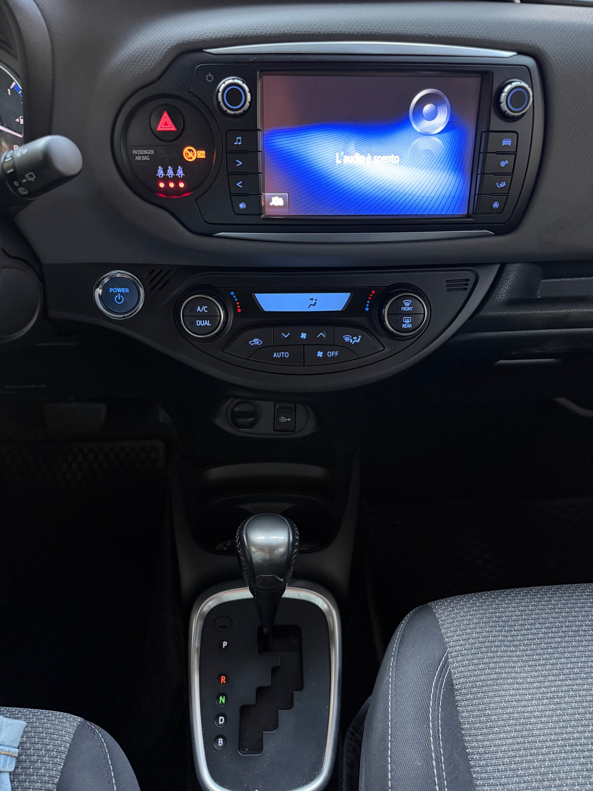 TOYOTA Yaris 1.5 VVT-i Hybrid Trend e-CVT-image-11