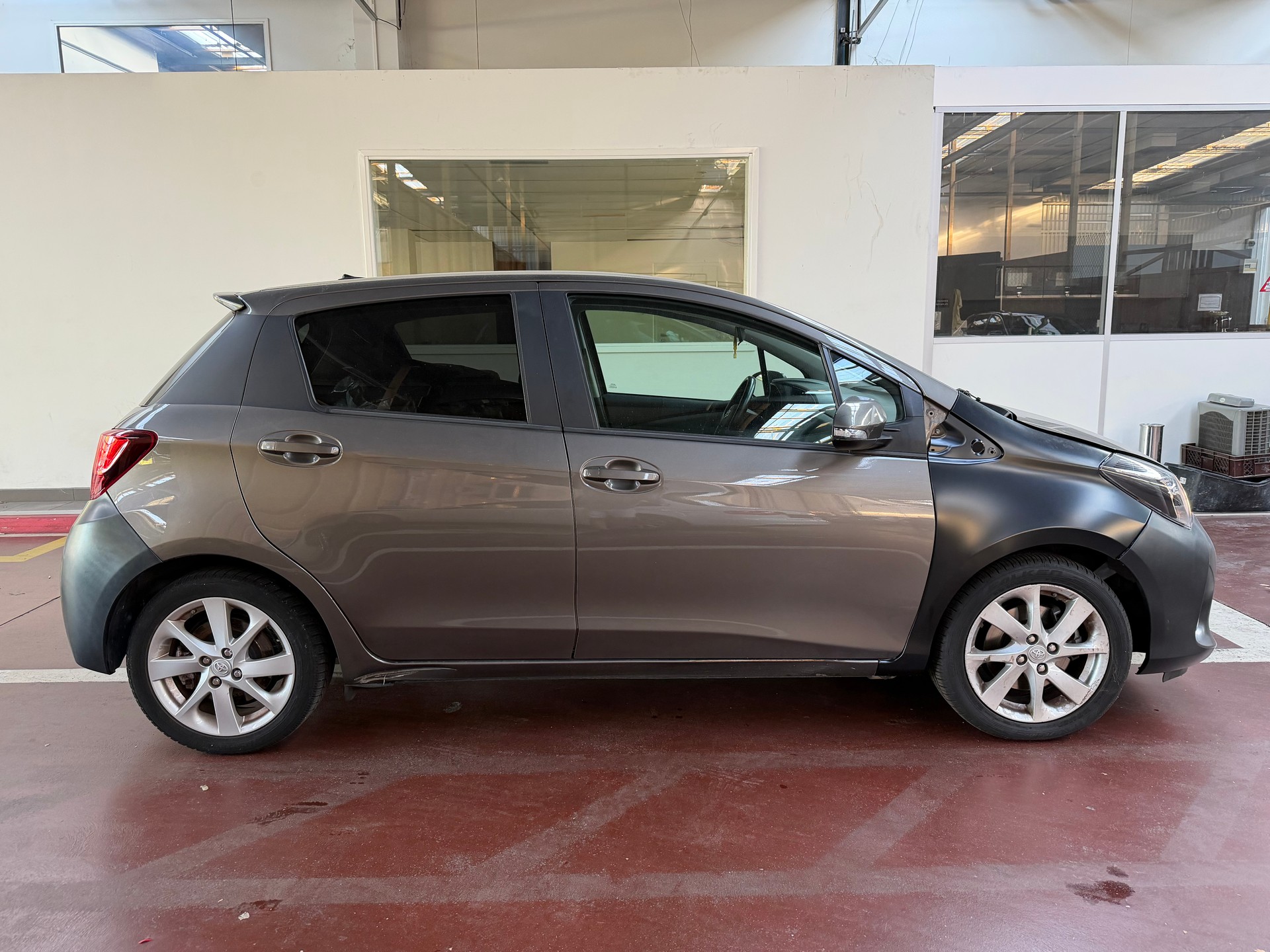 TOYOTA Yaris 1.5 VVT-i Hybrid Trend e-CVT-showroom-element-3