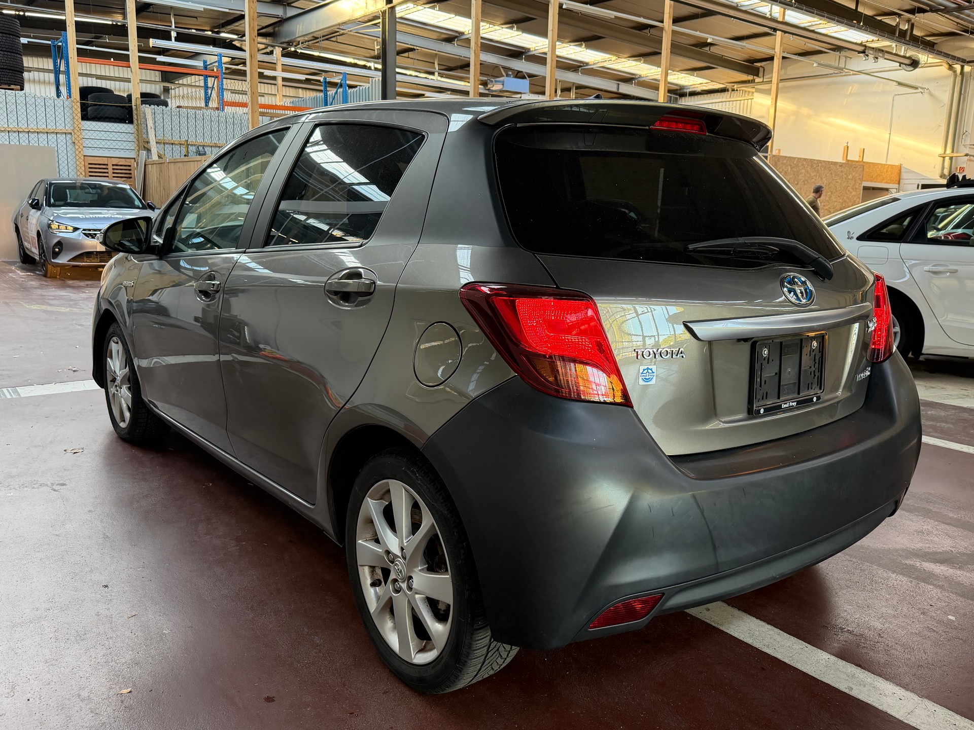 TOYOTA Yaris 1.5 VVT-i Hybrid Trend e-CVT-image-6