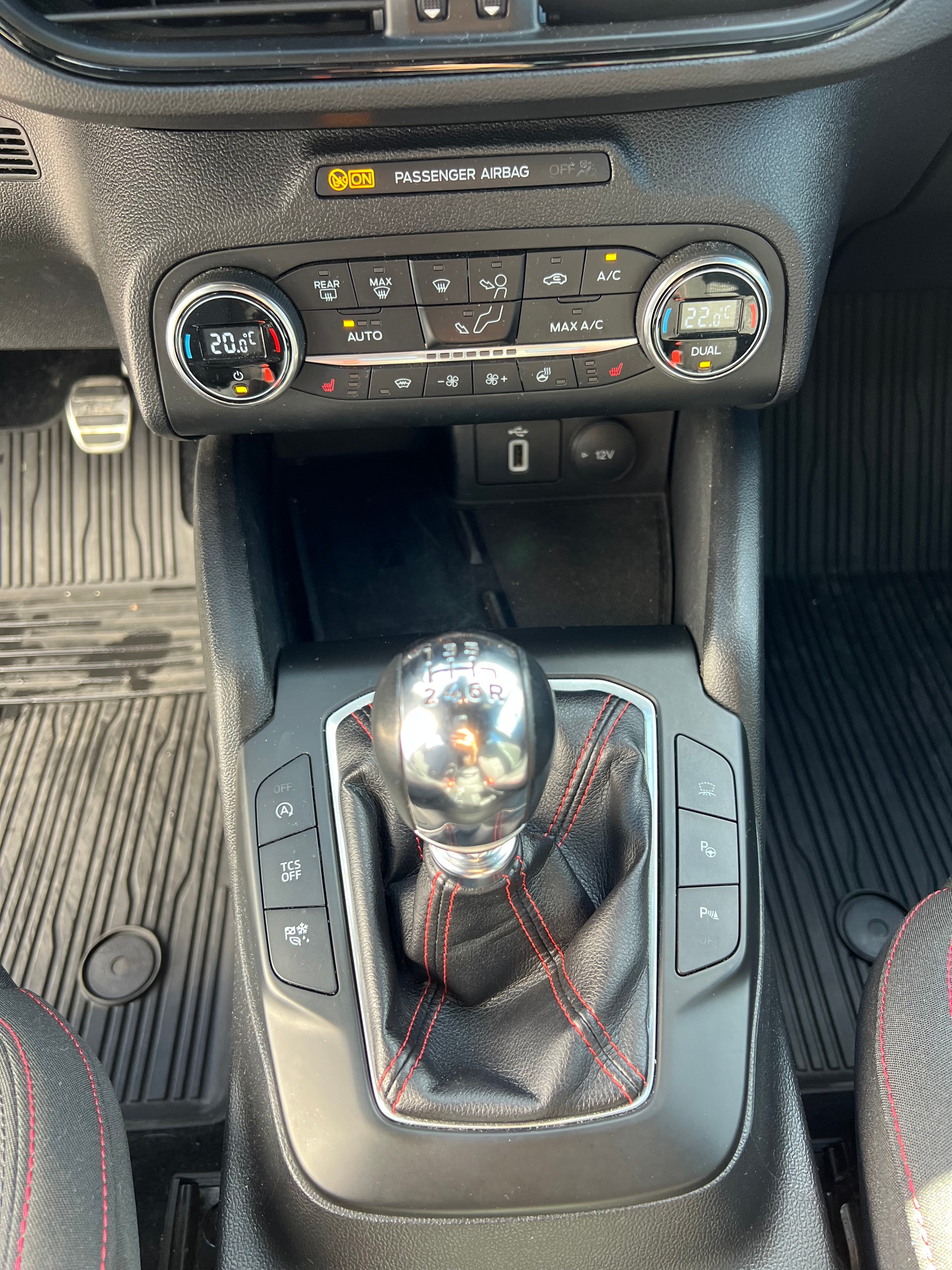 FORD Focus 1.0 SCTi ST Line-image-8