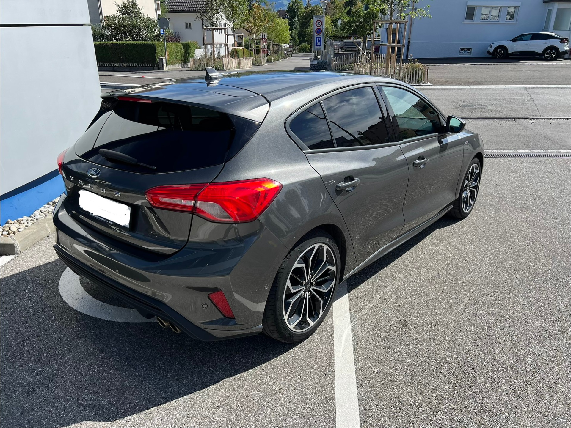 FORD Focus 1.0 SCTi ST Line-image-1