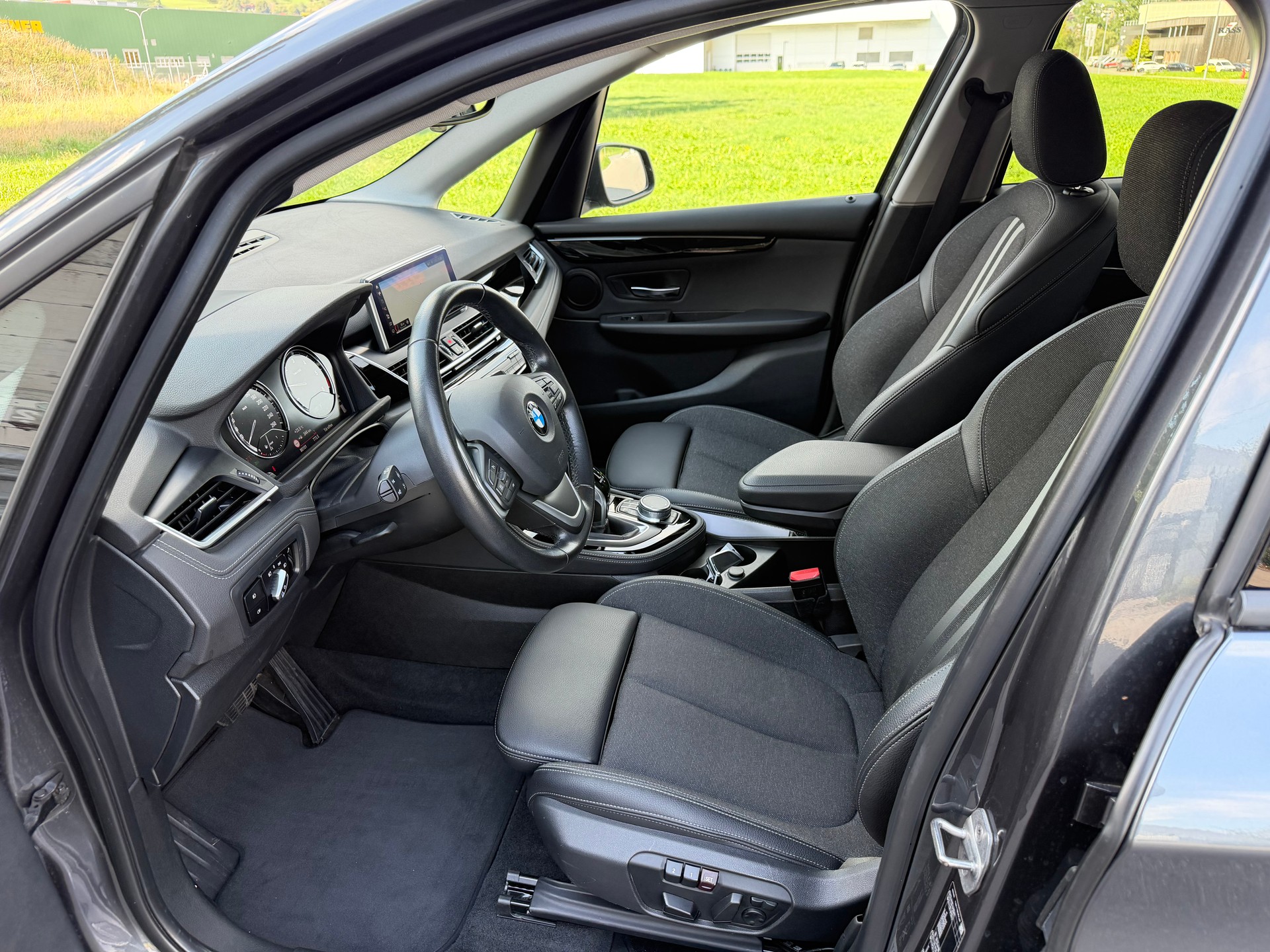 BMW 218d xDrive Active Tourer Steptronic Sport Line-image-7
