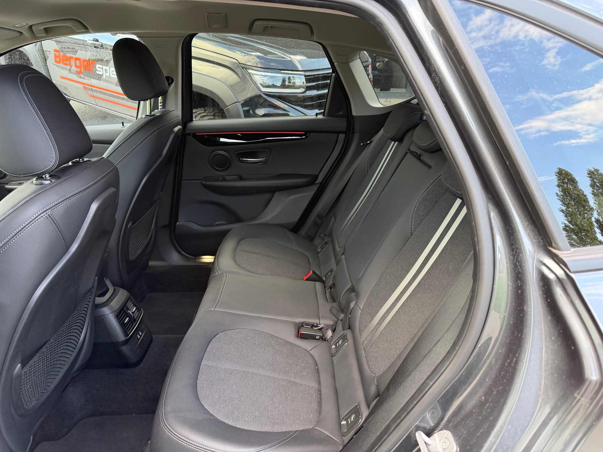 BMW 218d xDrive Active Tourer Steptronic Sport Line-image-5