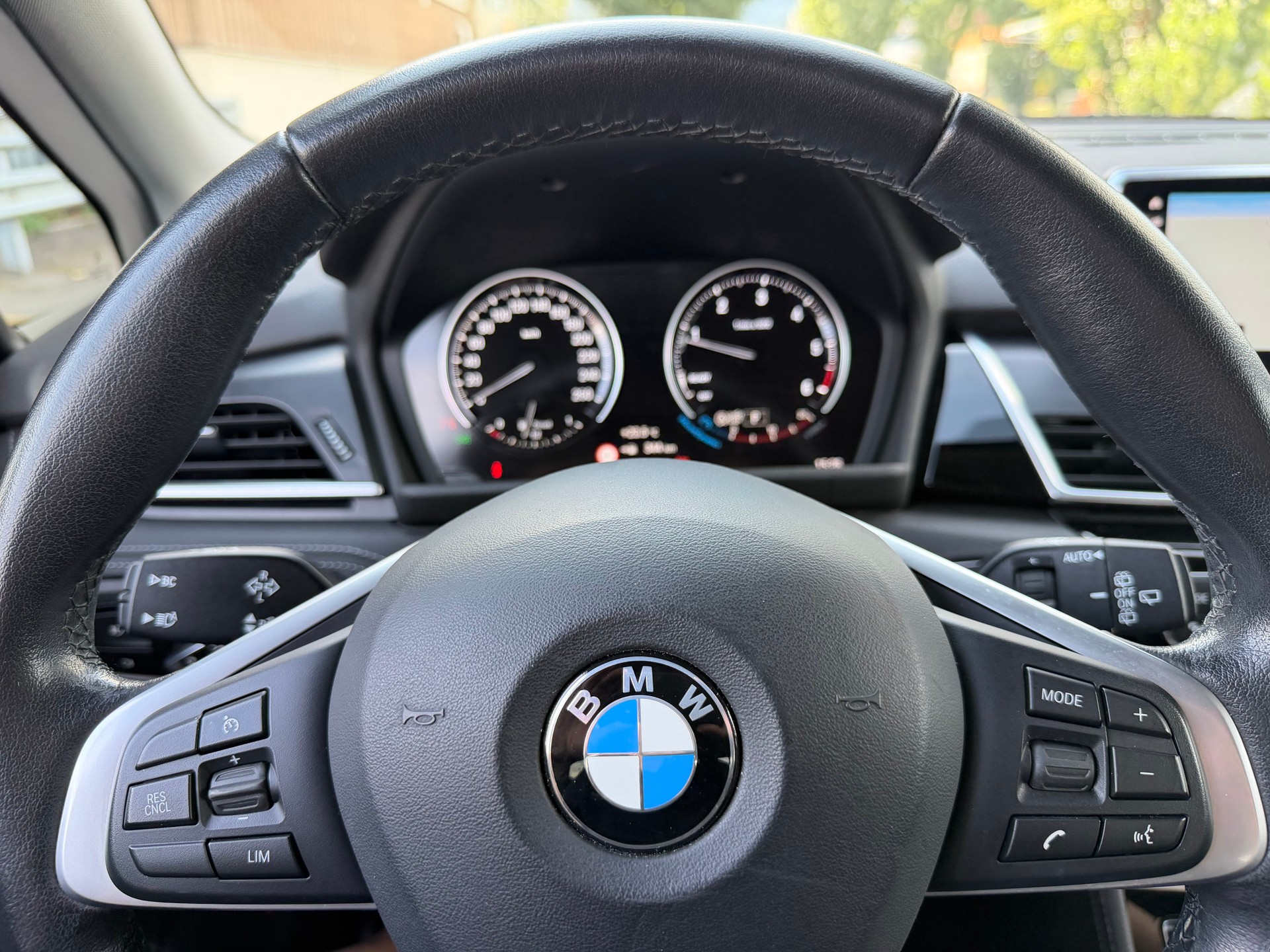 BMW 218d xDrive Active Tourer Steptronic Sport Line-image-9