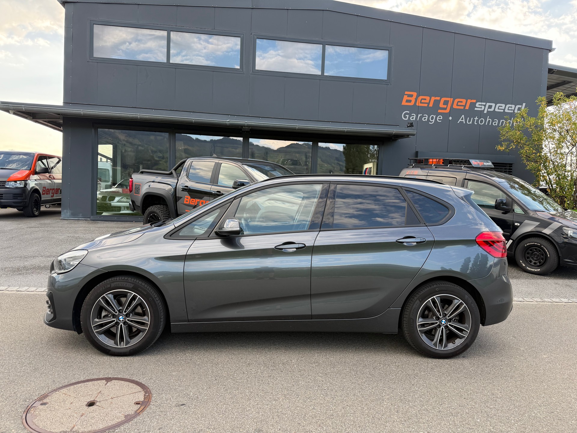 BMW 218d xDrive Active Tourer Steptronic Sport Line-image-1