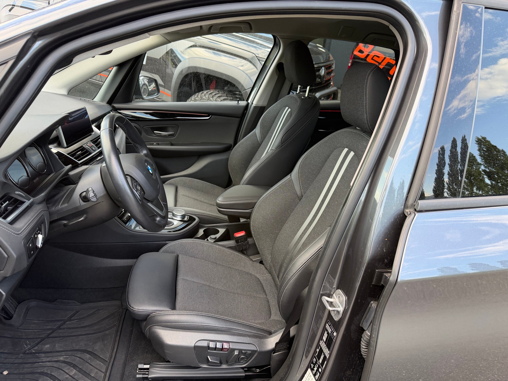 BMW 218d xDrive Active Tourer Steptronic Sport Line-image-6