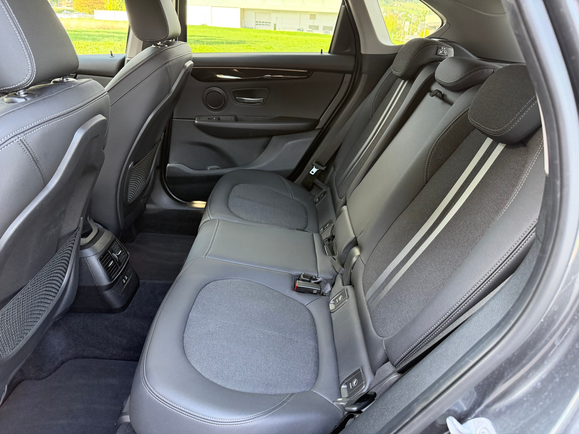 BMW 218d xDrive Active Tourer Steptronic Sport Line-image-5
