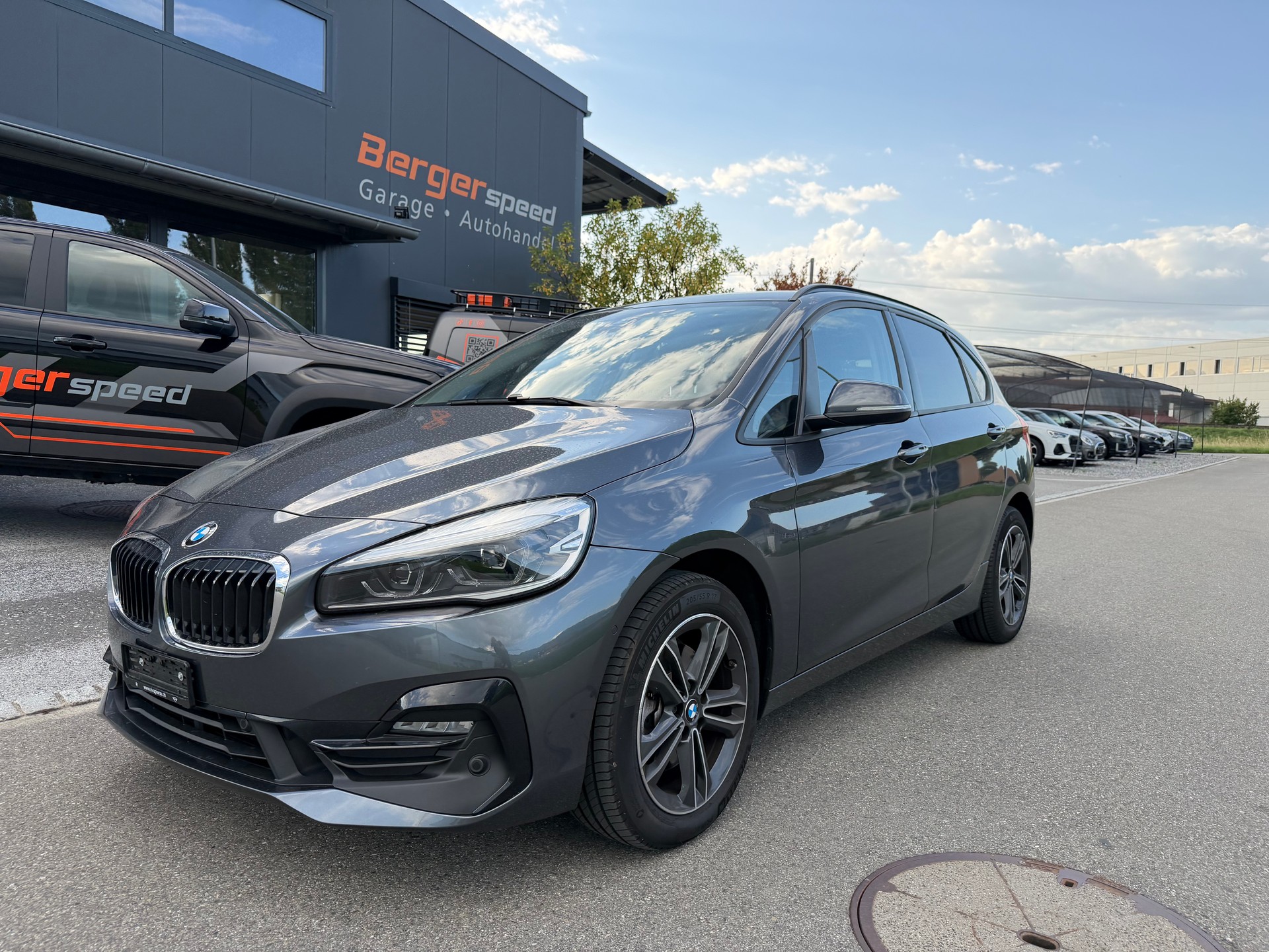 BMW 218d xDrive Active Tourer Steptronic Sport Line-image-3