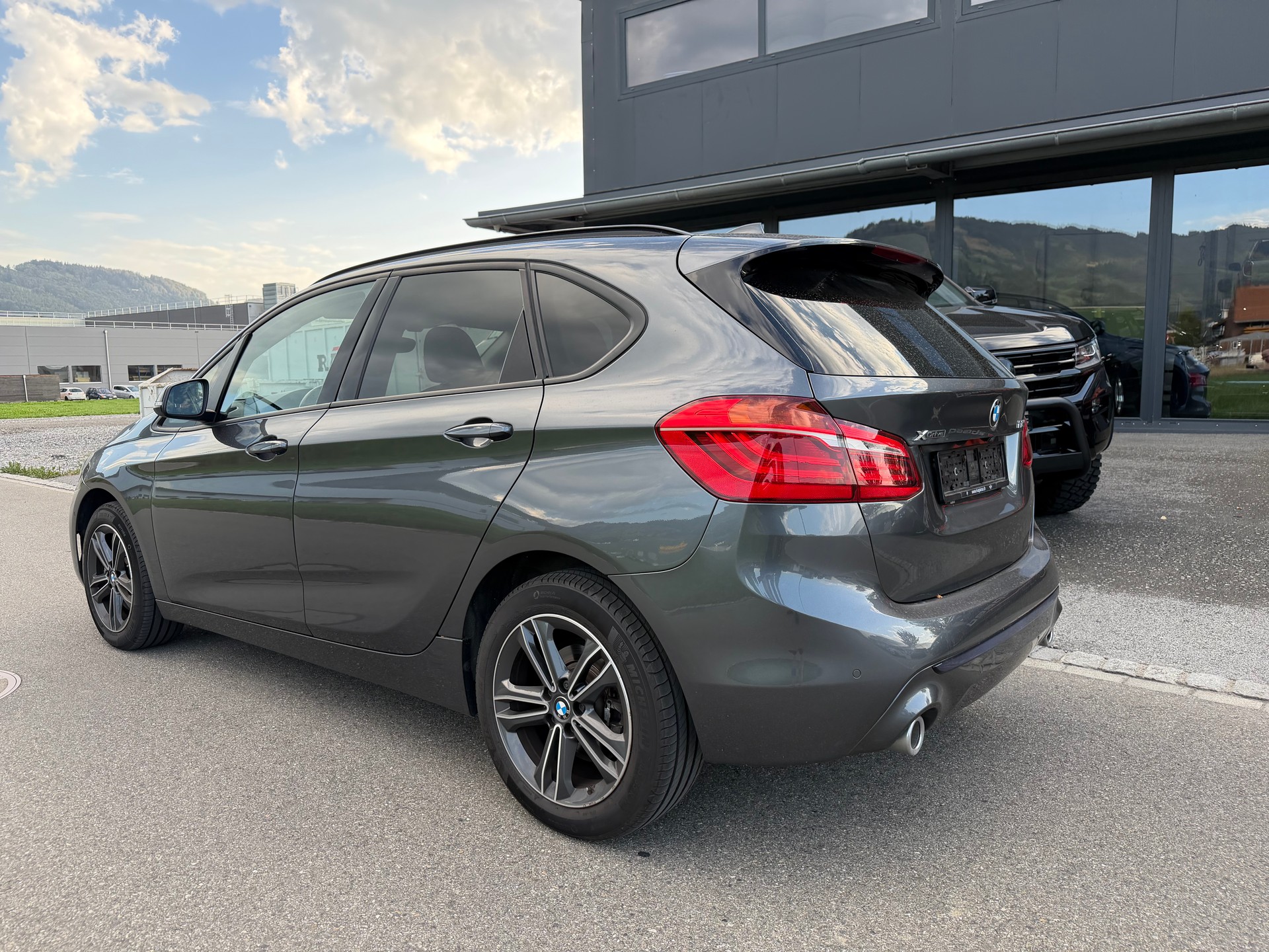BMW 218d xDrive Active Tourer Steptronic Sport Line-image-2
