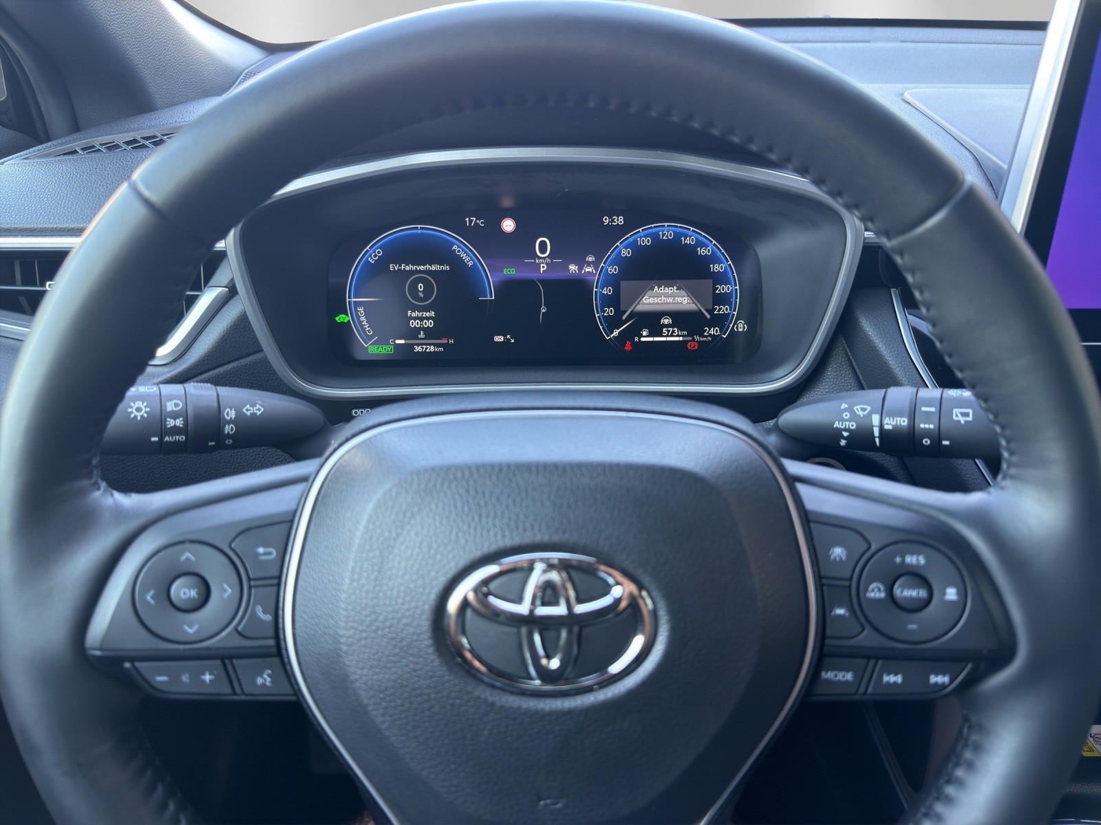 TOYOTA Corolla Cross 2.0 4WD Trend e-CVT-image-13