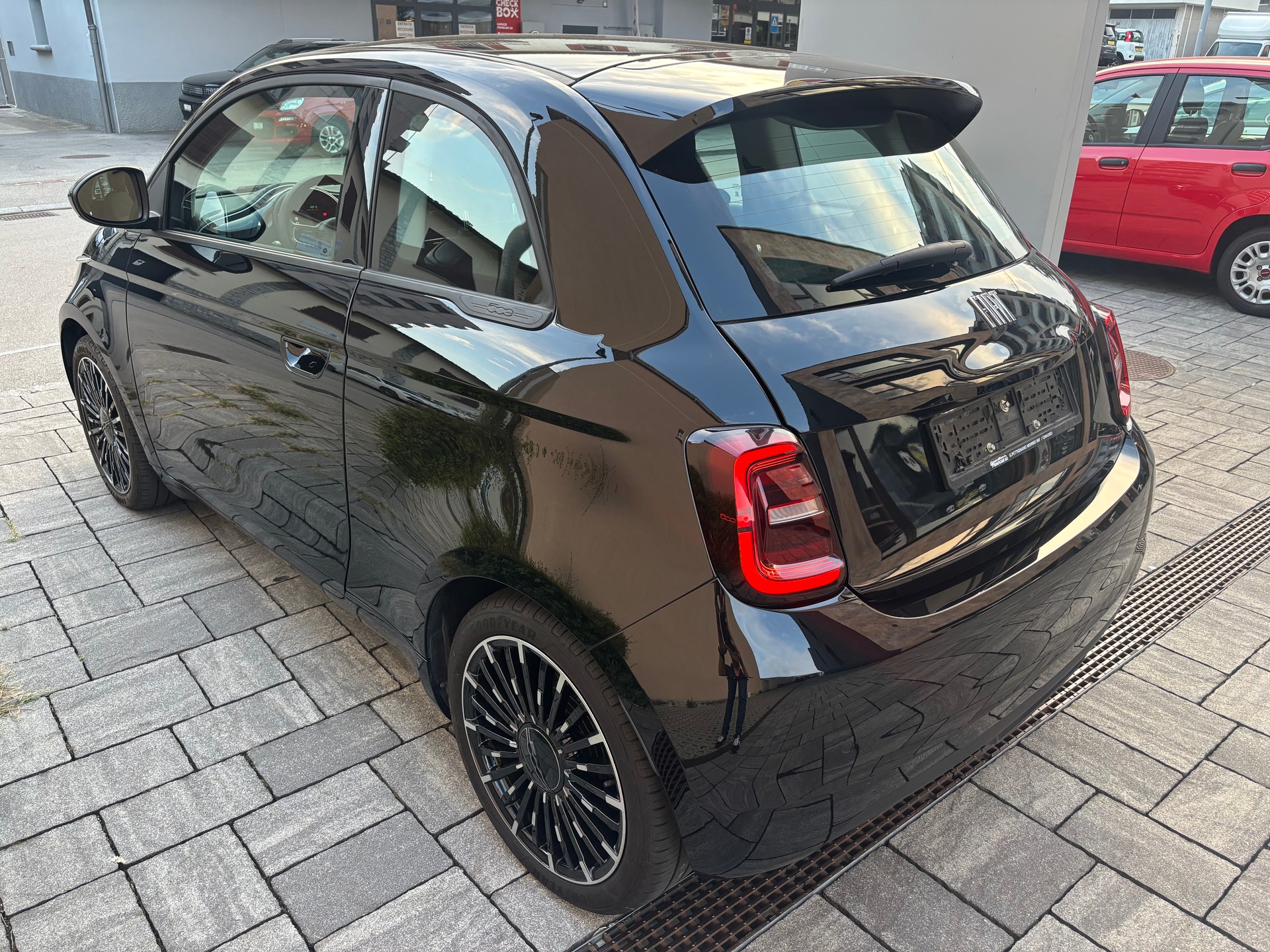 FIAT 500 electric 87 kW Icon-image-1