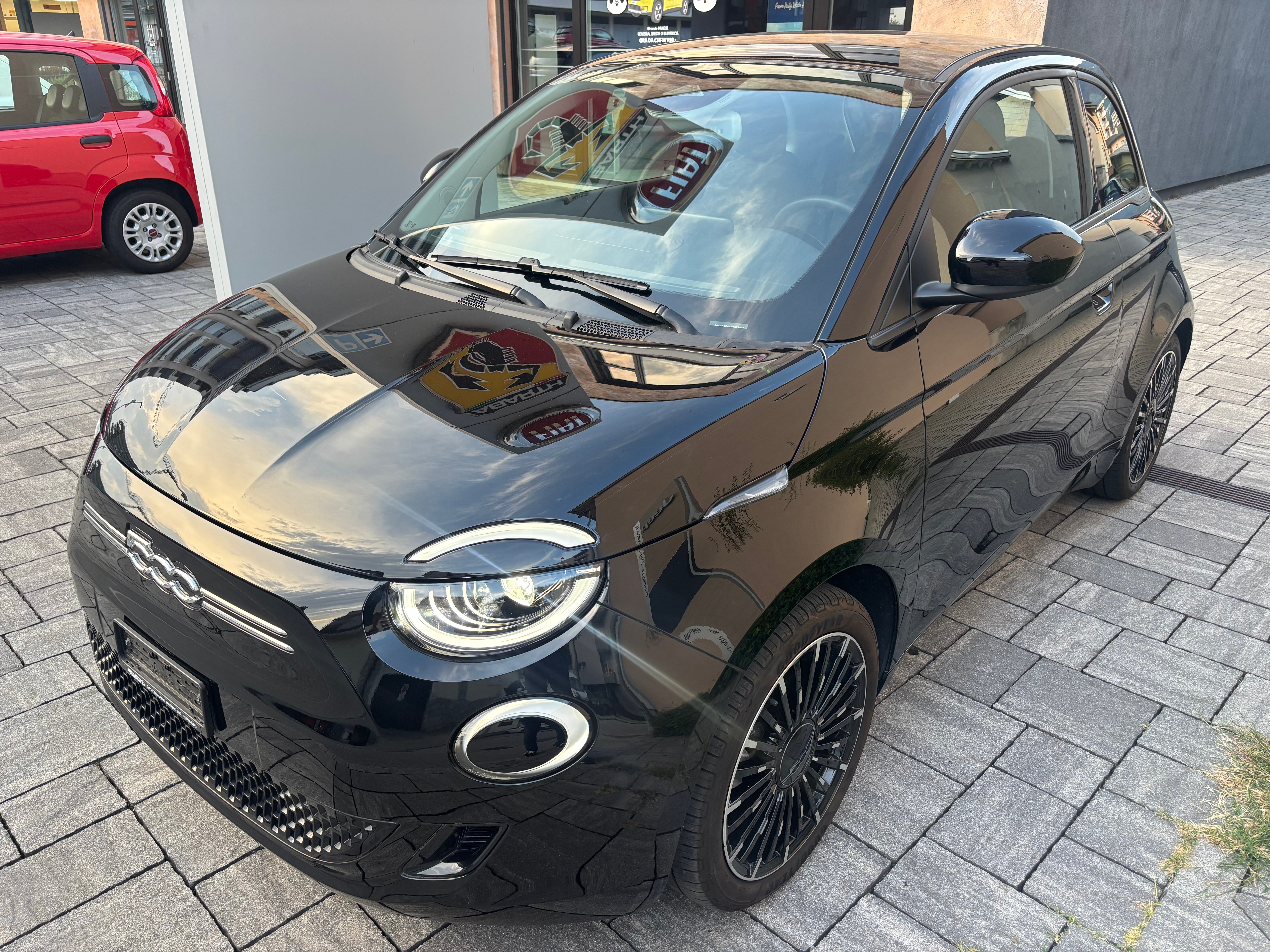 FIAT 500 electric 87 kW Icon — slika 1