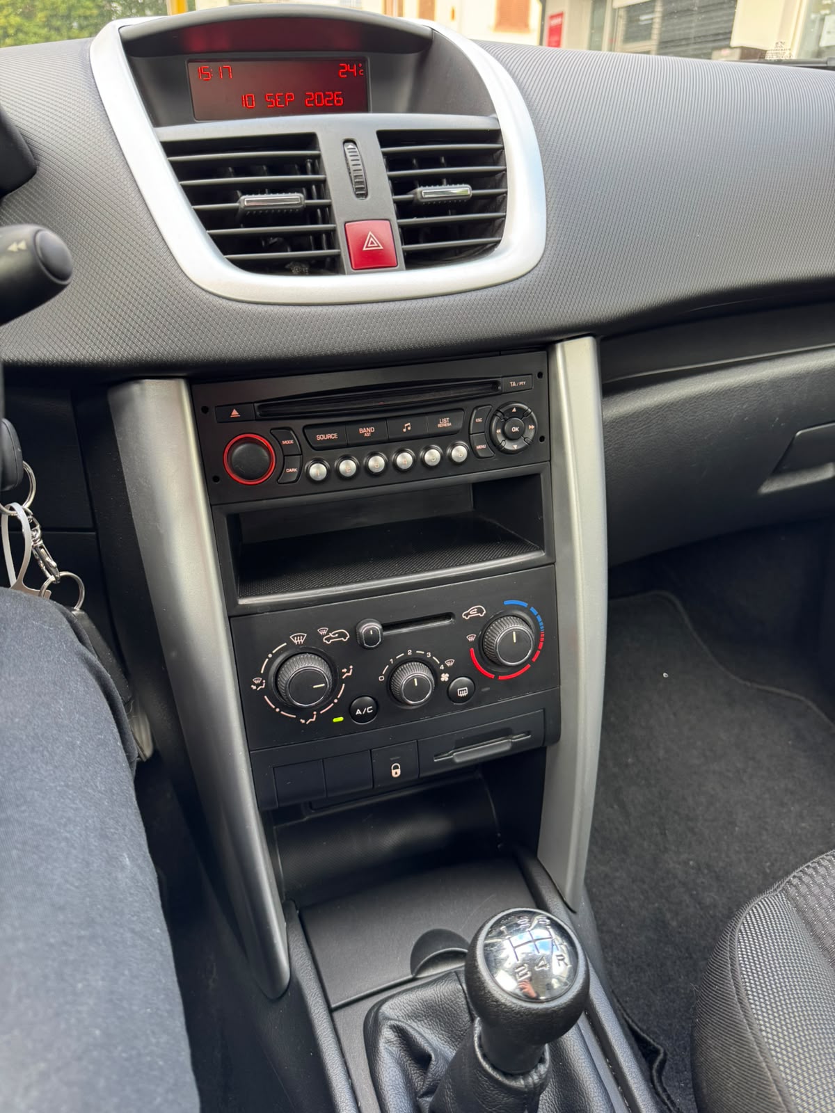 PEUGEOT 207 1.4 16V Active-image-11