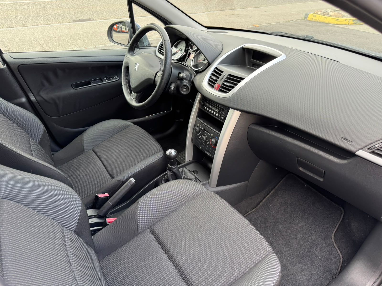 PEUGEOT 207 1.4 16V Active-image-8