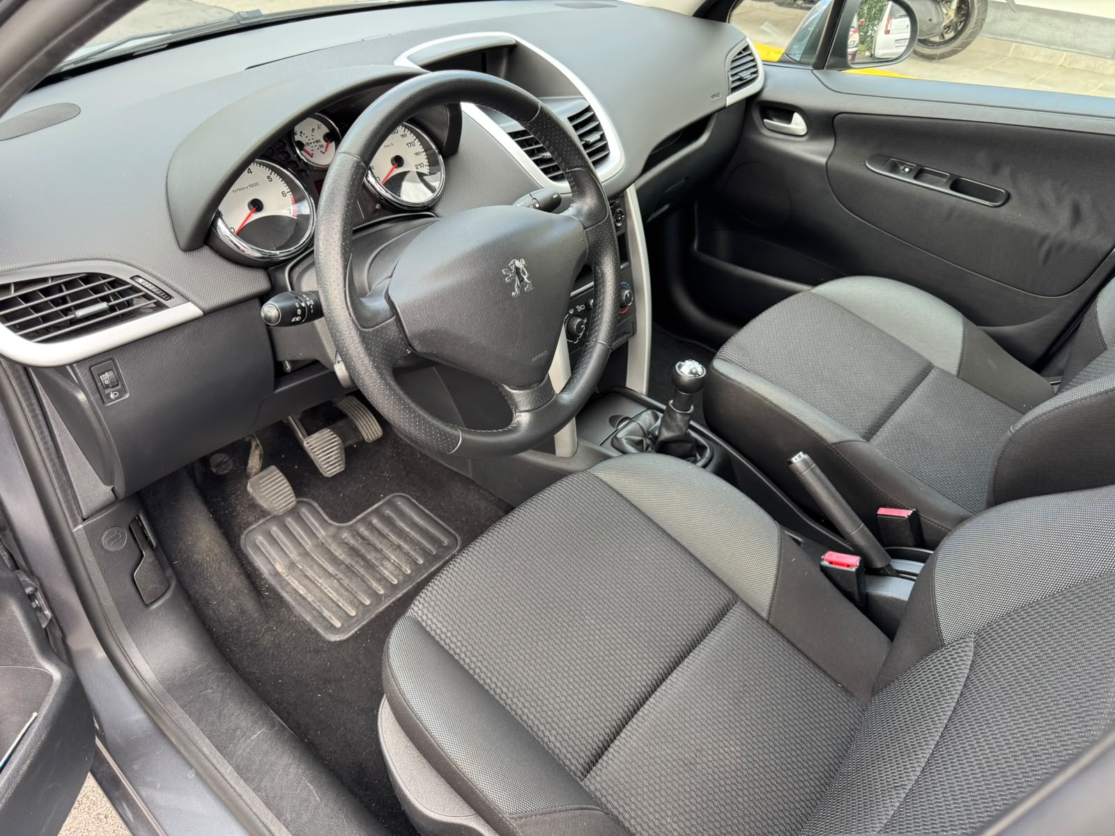 PEUGEOT 207 1.4 16V Active-image-7