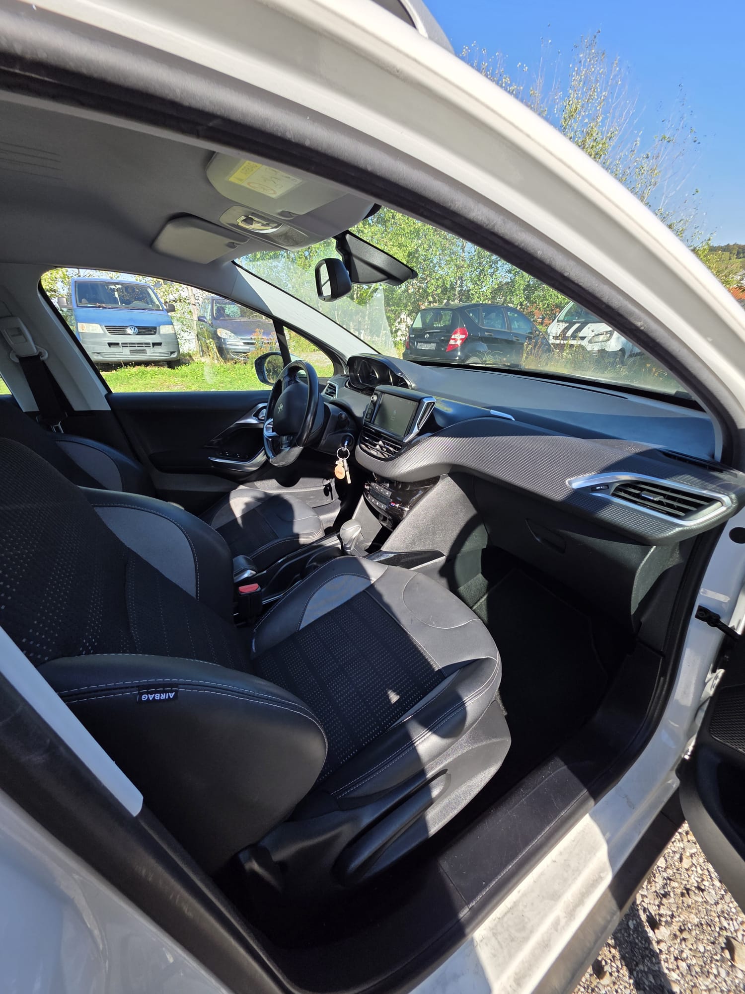 PEUGEOT 2008 1.2 PureTech Active EAT6-image-5