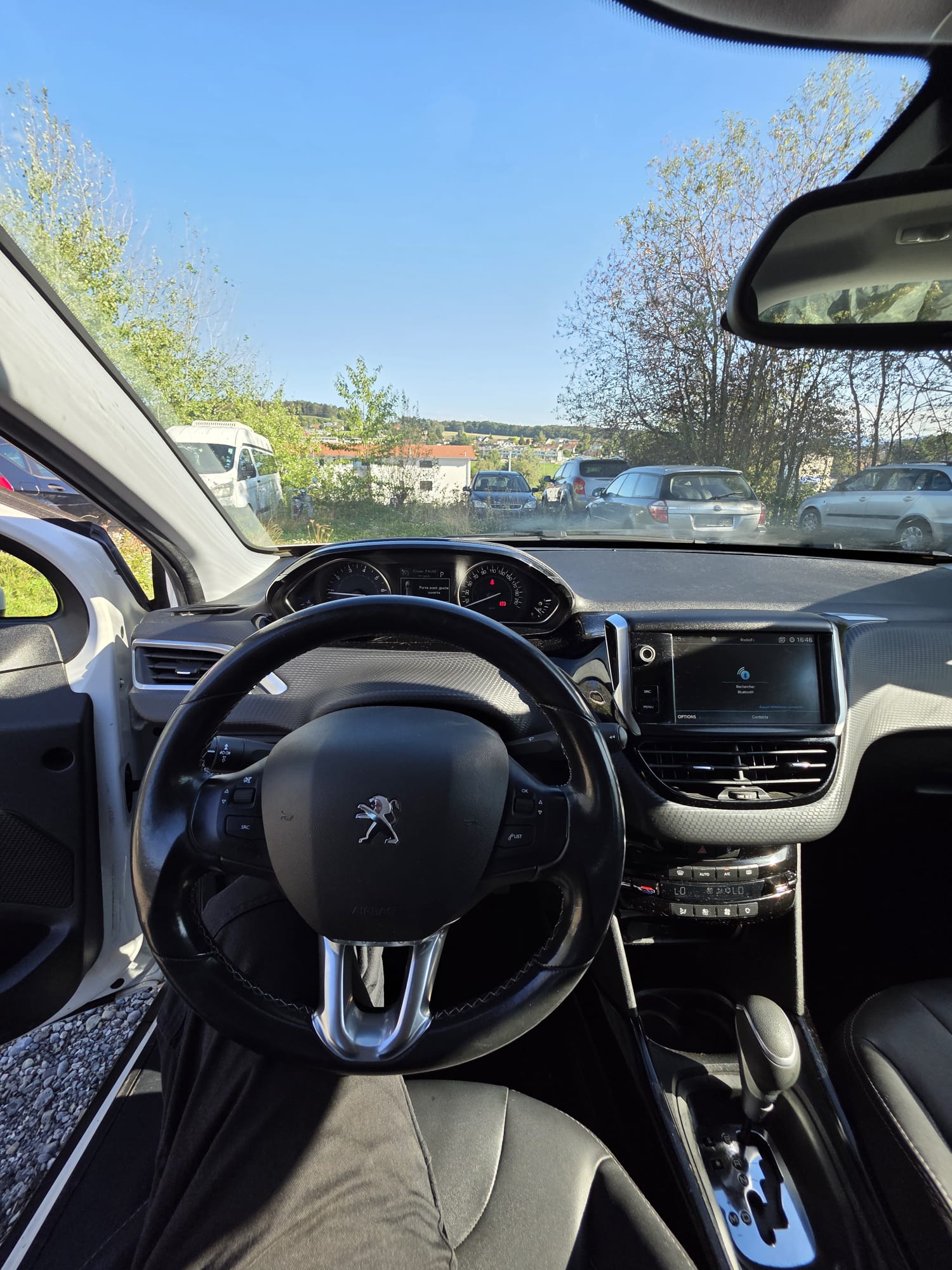 PEUGEOT 2008 1.2 PureTech Active EAT6-image-7
