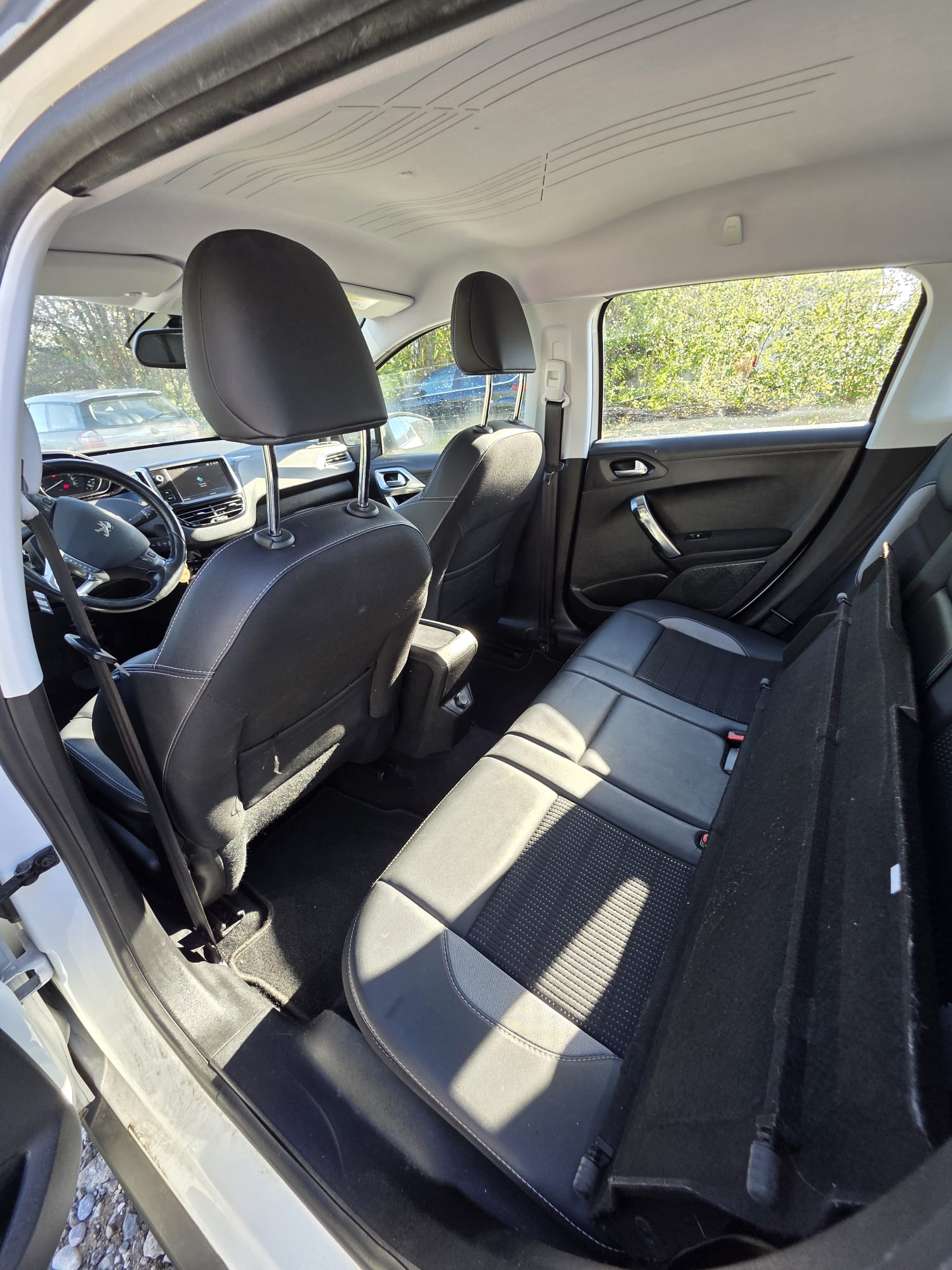 PEUGEOT 2008 1.2 PureTech Active EAT6-image-4