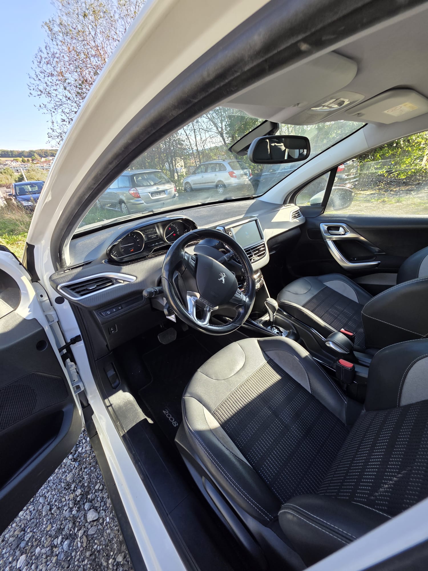 PEUGEOT 2008 1.2 PureTech Active EAT6-image-9