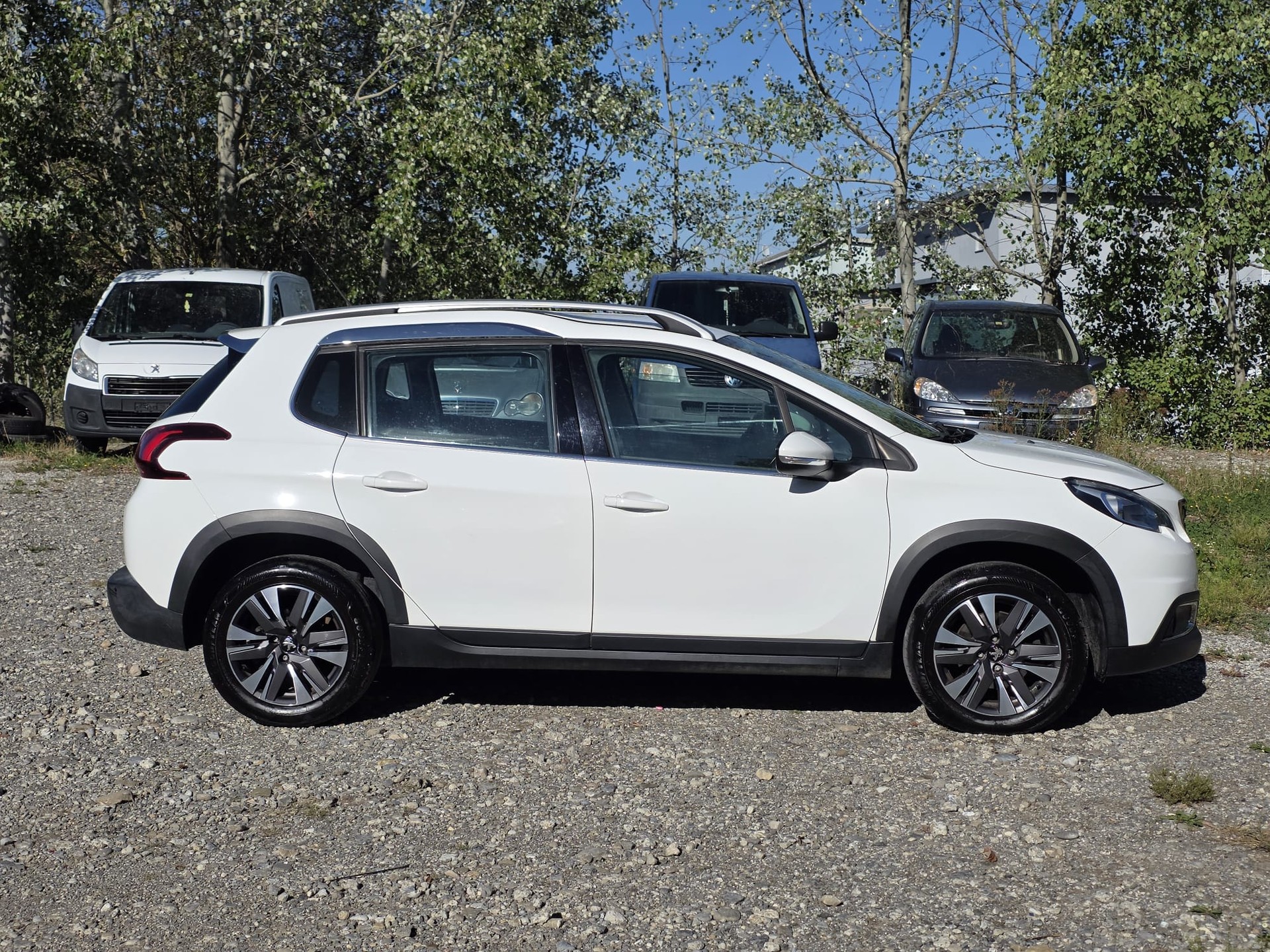 PEUGEOT 2008 1.2 PureTech Active EAT6-image-1