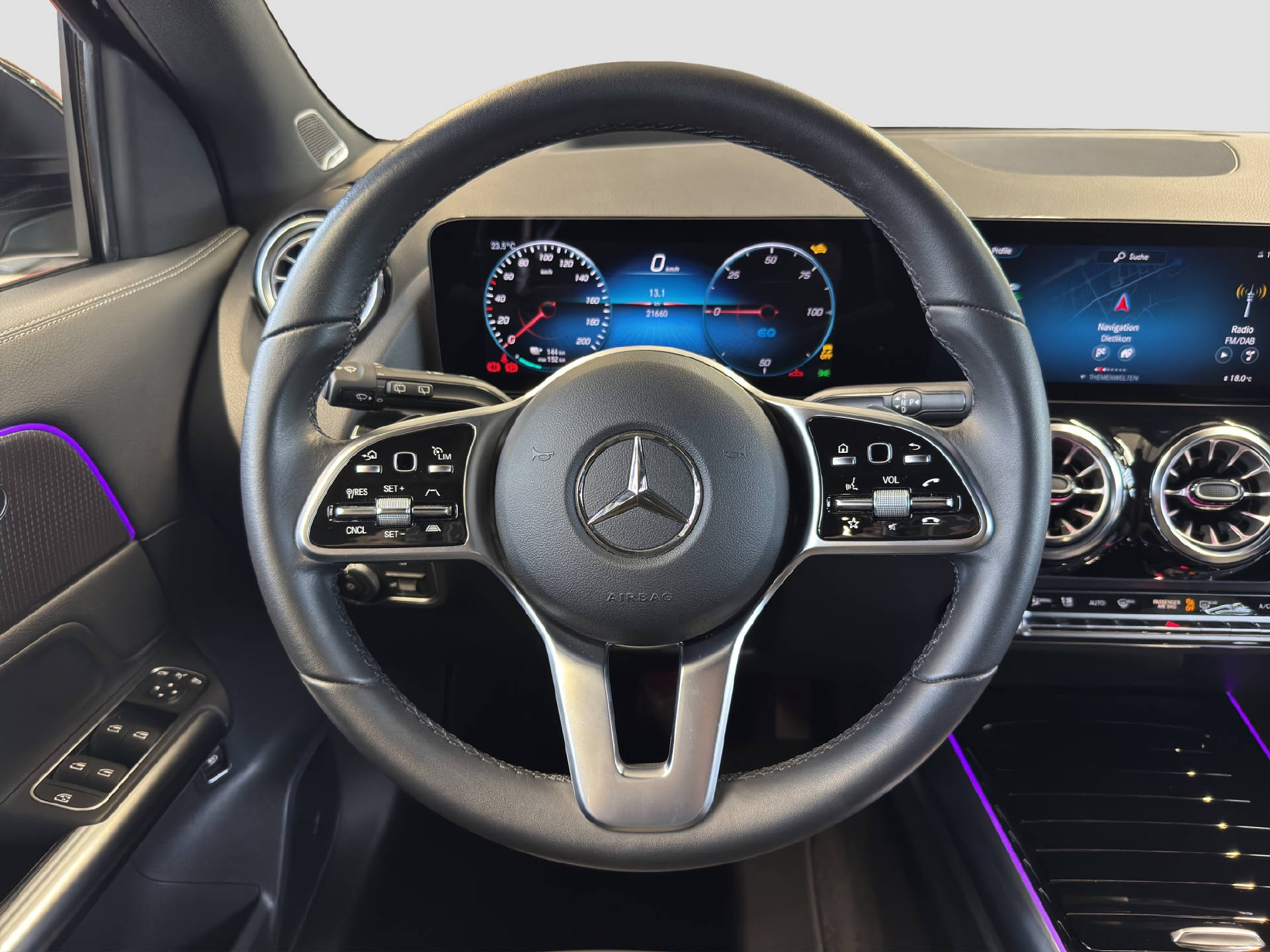 MERCEDES-BENZ EQA 300 Swiss Star Progressive 4MATIC-image-9