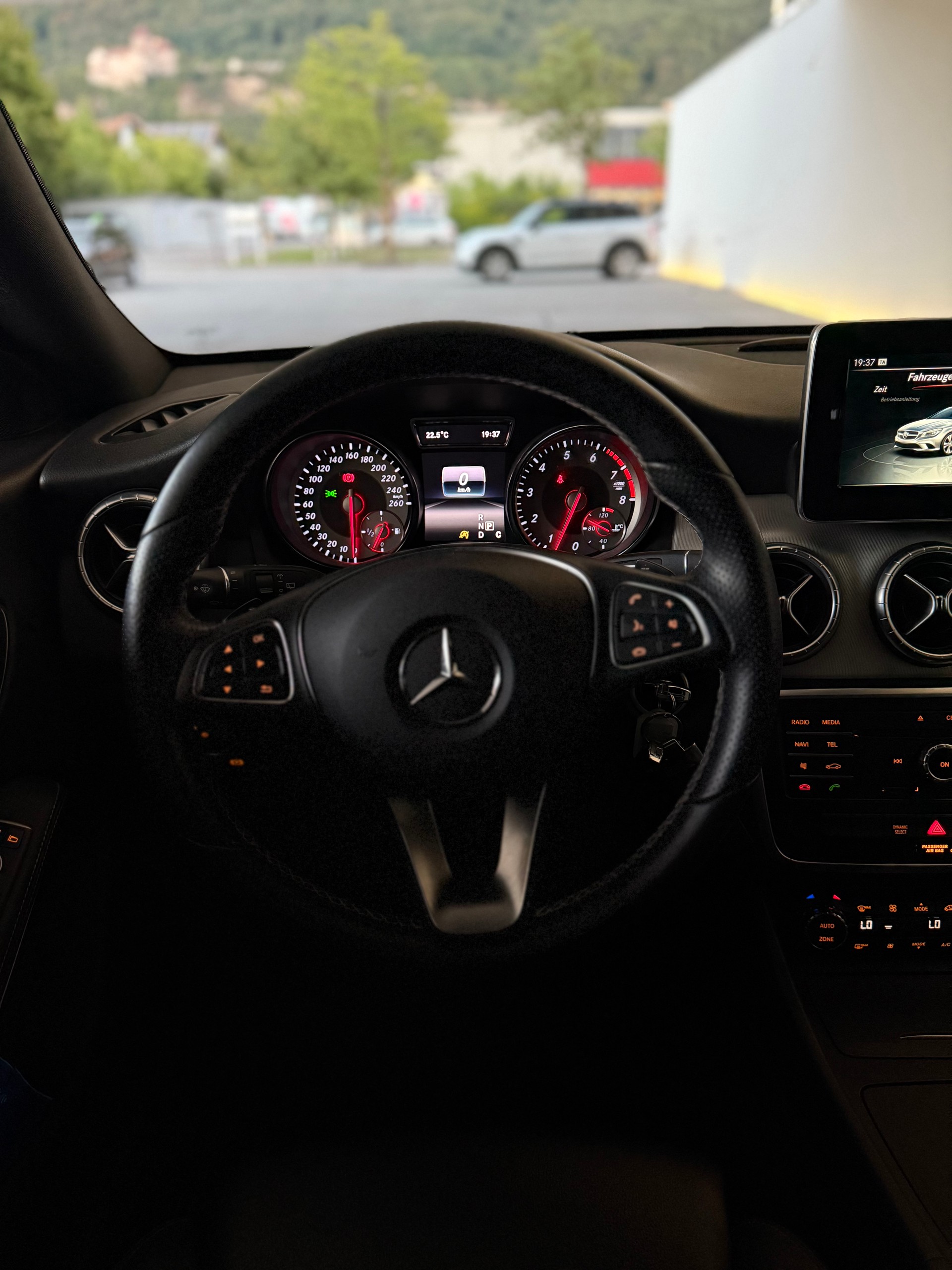 MERCEDES-BENZ CLA Shooting Brake 180 7G-DCT-image-7