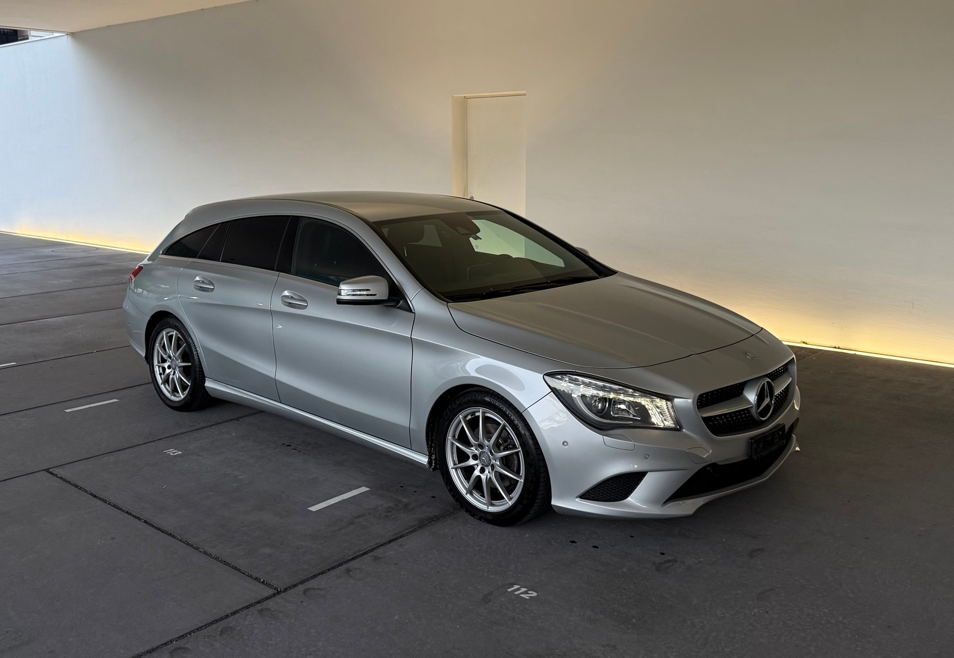 MERCEDES-BENZ CLA Shooting Brake 180 7G-DCT-image-3