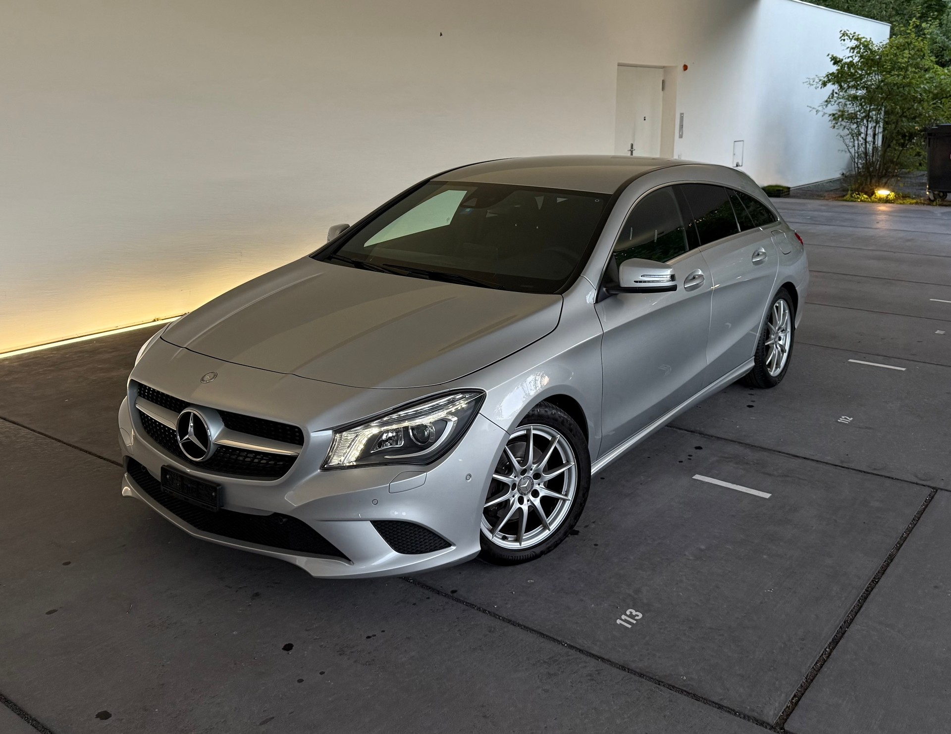 MERCEDES-BENZ CLA Shooting Brake 180 7G-DCT-image-0