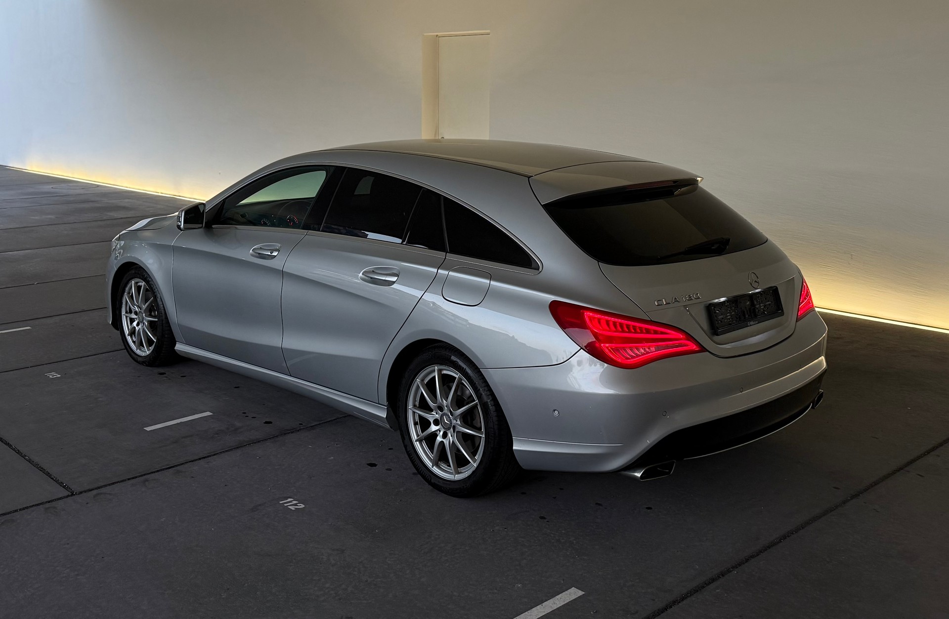 MERCEDES-BENZ CLA Shooting Brake 180 7G-DCT-image-2