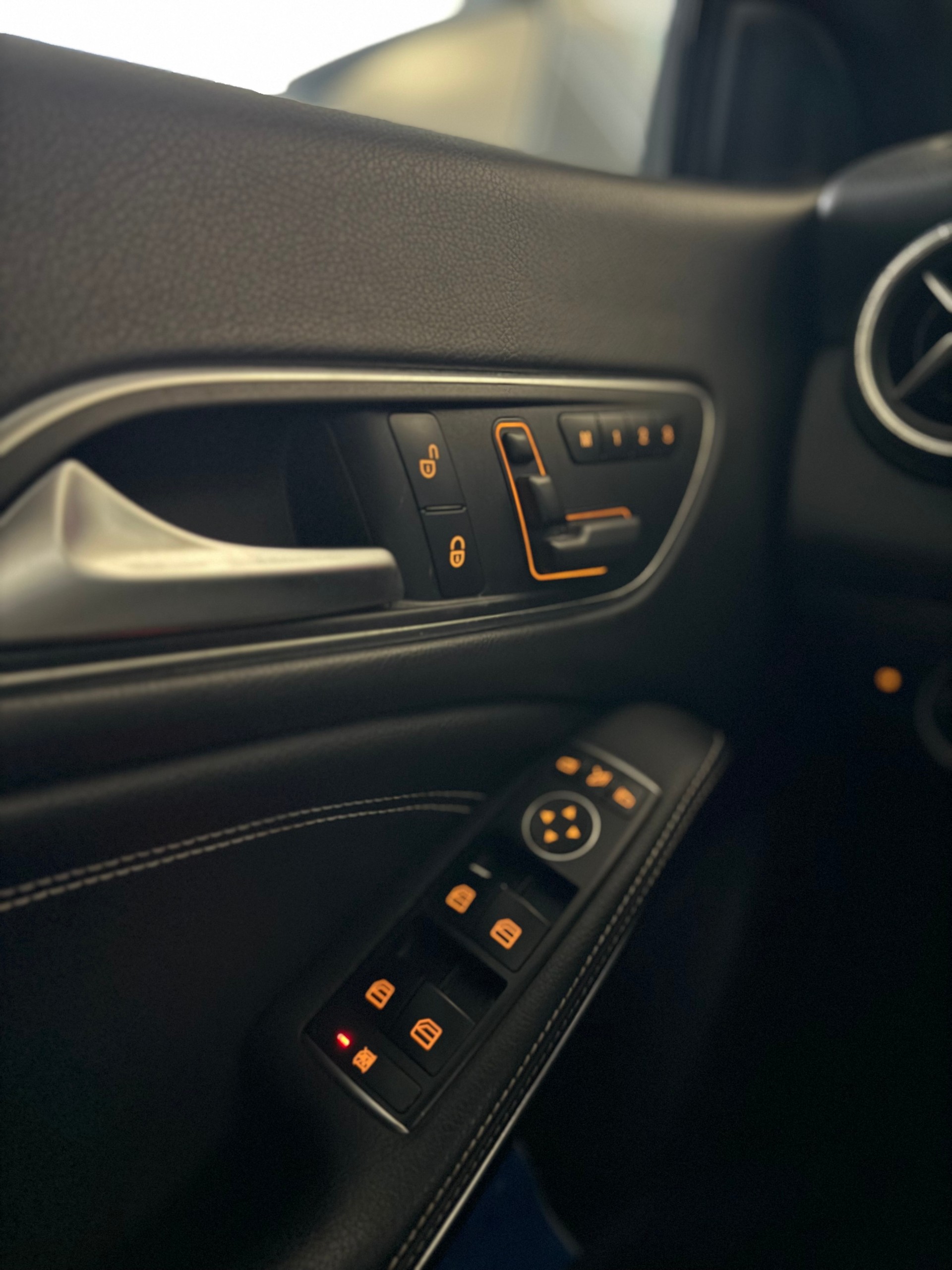 MERCEDES-BENZ CLA Shooting Brake 180 7G-DCT-image-8