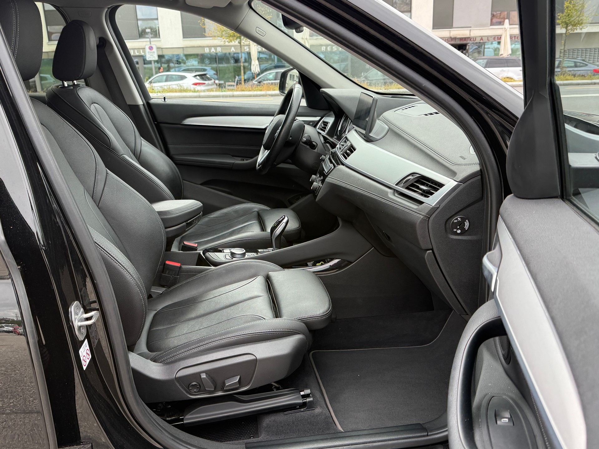 BMW X1 sDrive 18i M Sport Steptronic DSK - Nouvelle Expertise du Jour : 23.10.2026 - Garantie 12 mois ou 20‘000 km-image-16