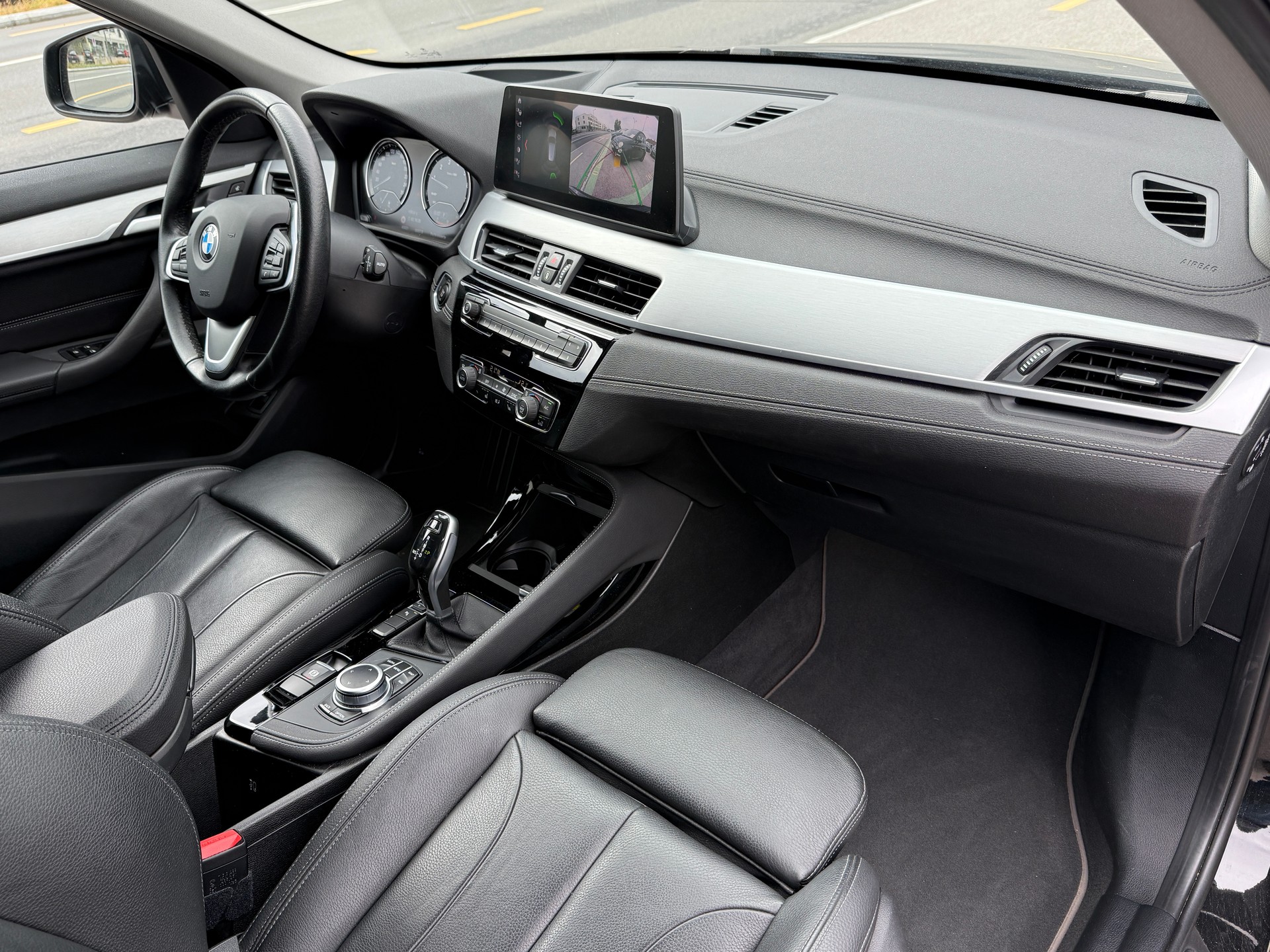 BMW X1 sDrive 18i M Sport Steptronic DSK - Nouvelle Expertise du Jour : 23.10.2026 - Garantie 12 mois ou 20‘000 km-image-13
