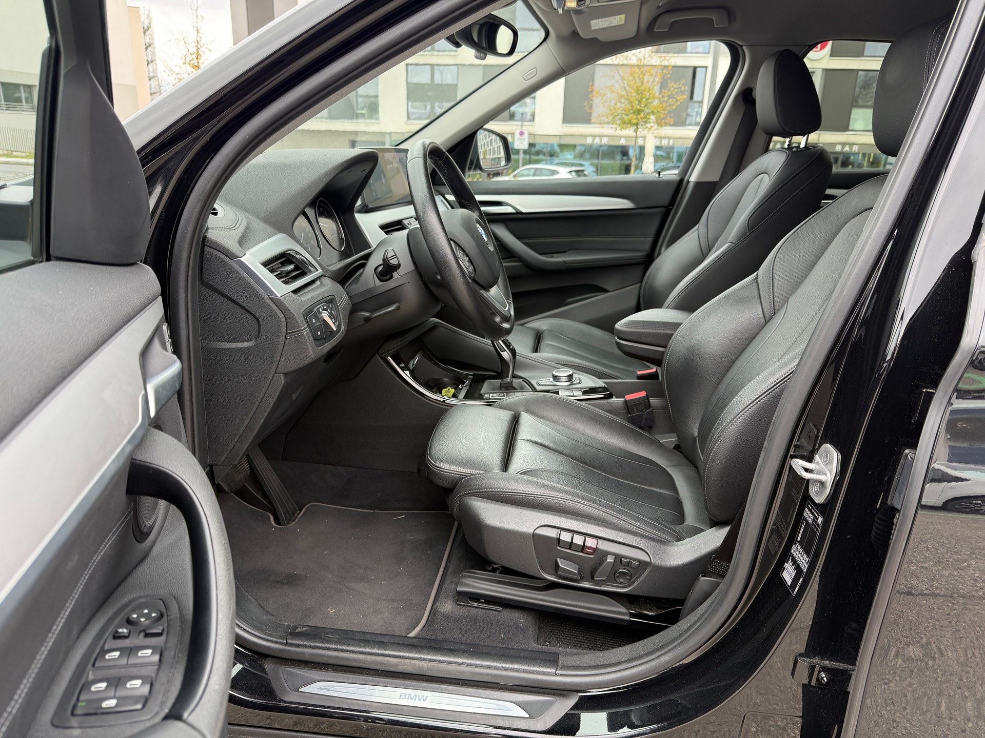 BMW X1 sDrive 18i M Sport Steptronic DSK - Nouvelle Expertise du Jour : 23.10.2026 - Garantie 12 mois ou 20‘000 km-image-18