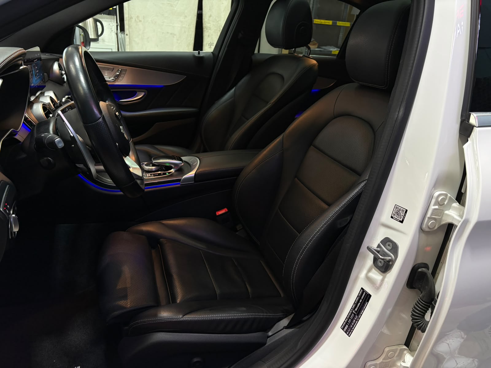 MERCEDES-BENZ C 220 d Swiss Star AMG Line 4Matic 9G-Tronic-image-18
