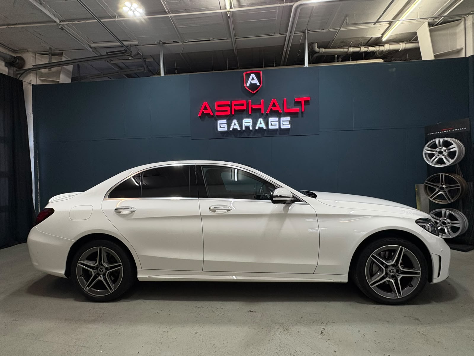 MERCEDES-BENZ C 220 d Swiss Star AMG Line 4Matic 9G-Tronic-image-4