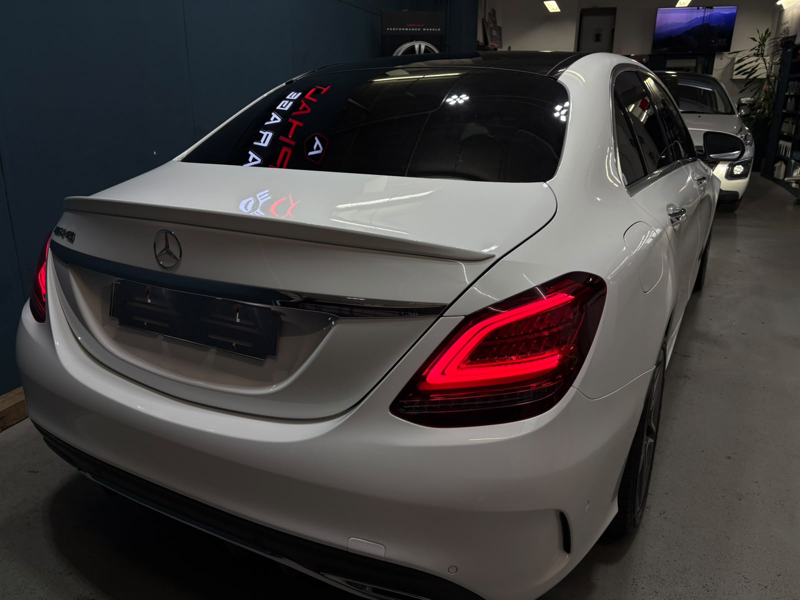 MERCEDES-BENZ C 220 d Swiss Star AMG Line 4Matic 9G-Tronic-image-9