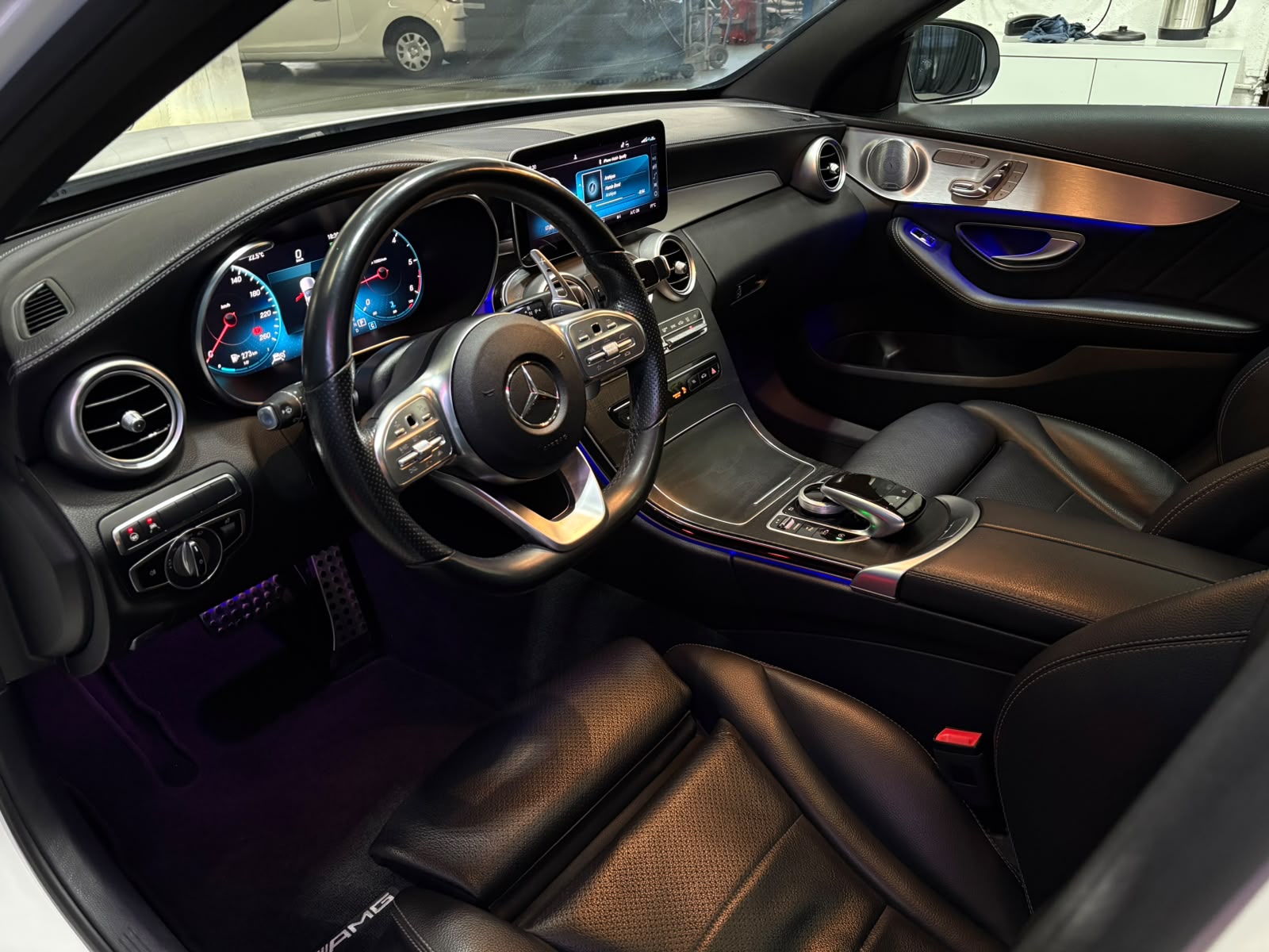 MERCEDES-BENZ C 220 d Swiss Star AMG Line 4Matic 9G-Tronic-image-15