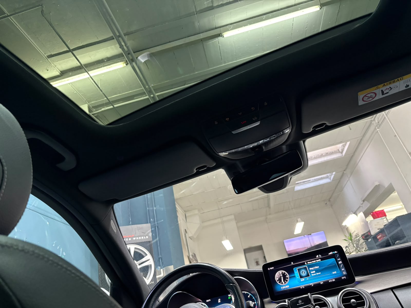 MERCEDES-BENZ C 220 d Swiss Star AMG Line 4Matic 9G-Tronic-image-24