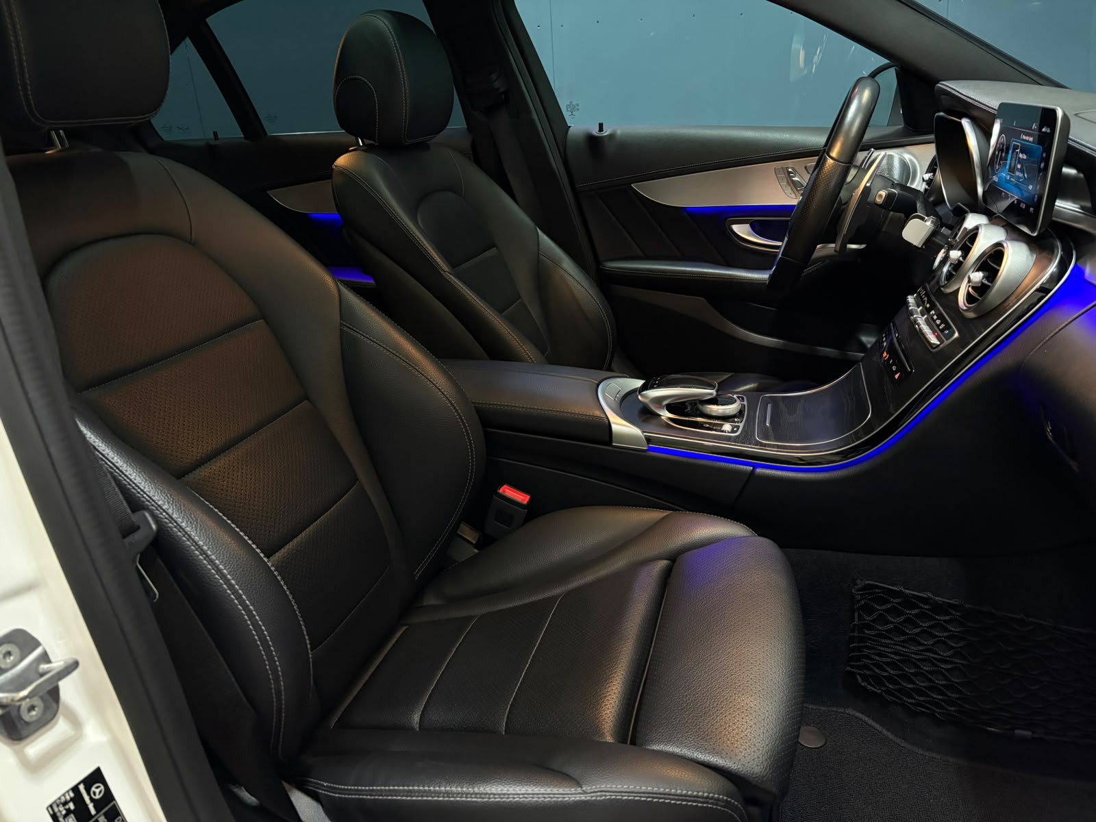 MERCEDES-BENZ C 220 d Swiss Star AMG Line 4Matic 9G-Tronic-image-20