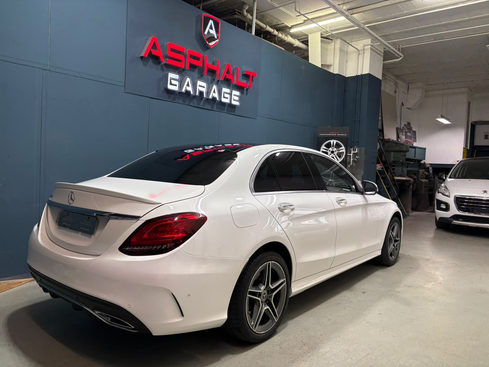 MERCEDES-BENZ C 220 d Swiss Star AMG Line 4Matic 9G-Tronic-image-5