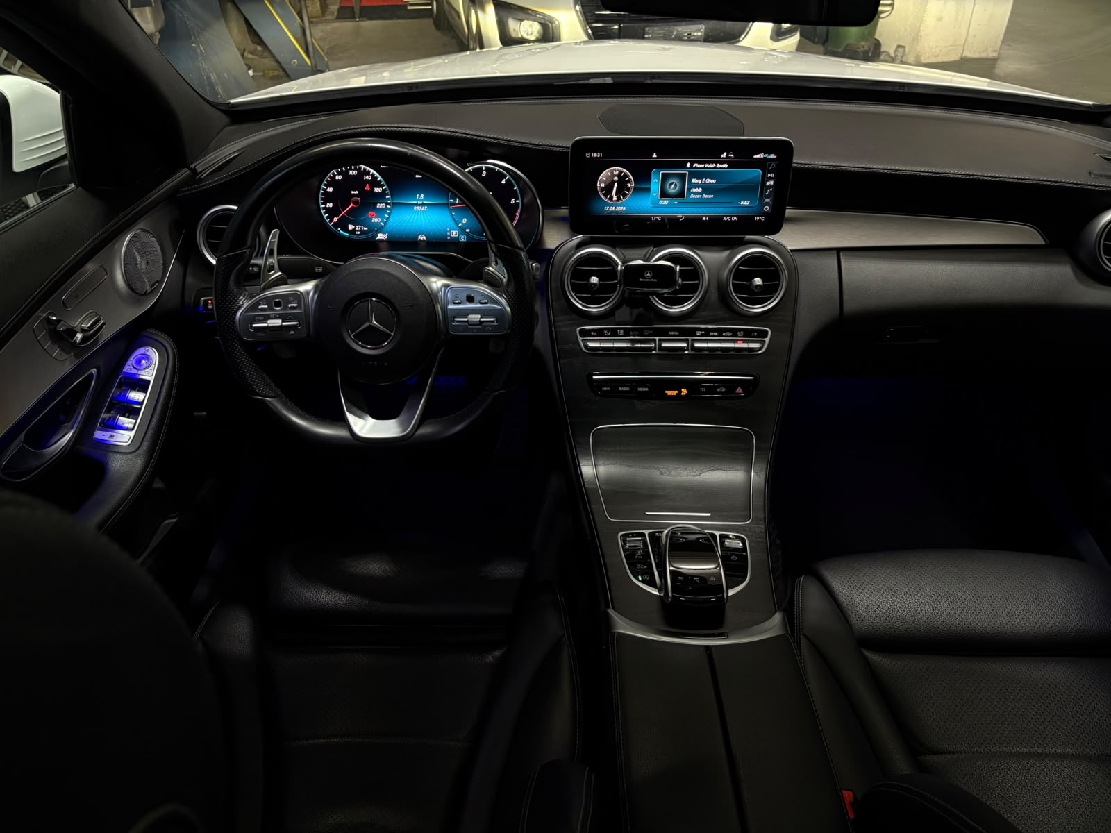 MERCEDES-BENZ C 220 d Swiss Star AMG Line 4Matic 9G-Tronic-image-11