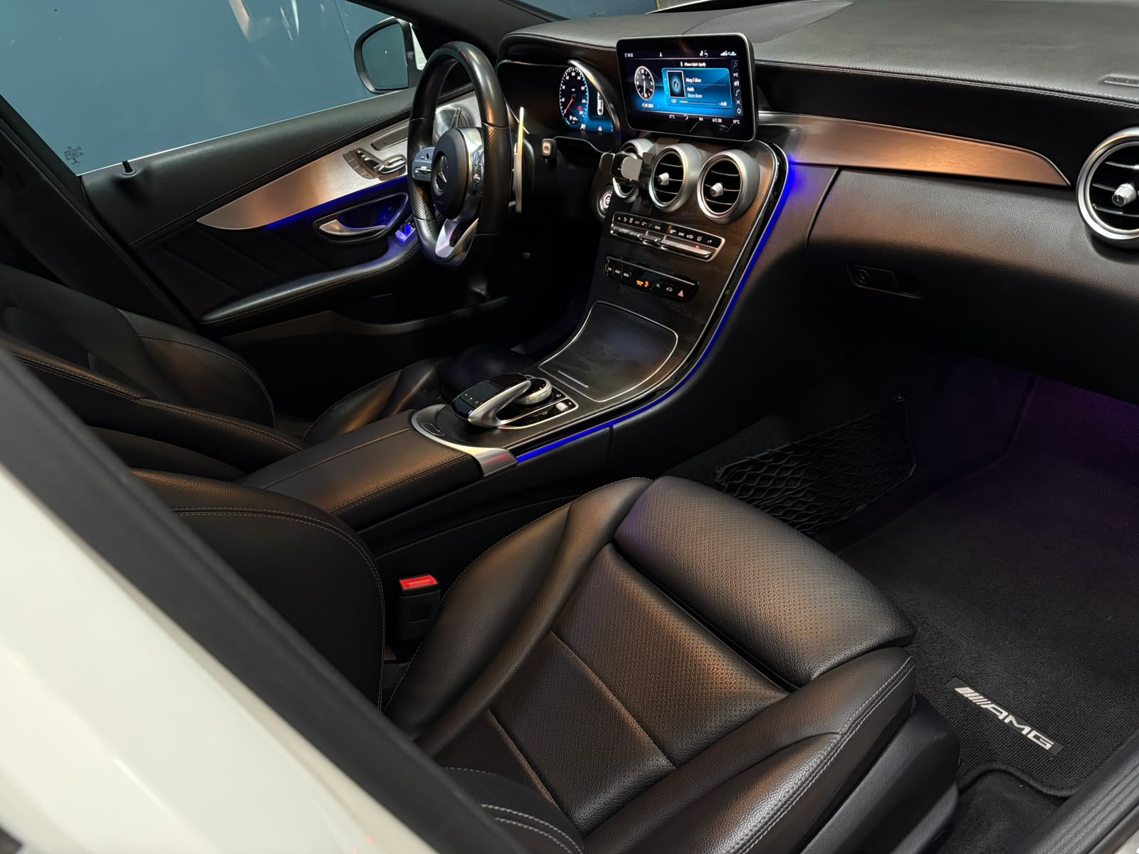 MERCEDES-BENZ C 220 d Swiss Star AMG Line 4Matic 9G-Tronic-image-19