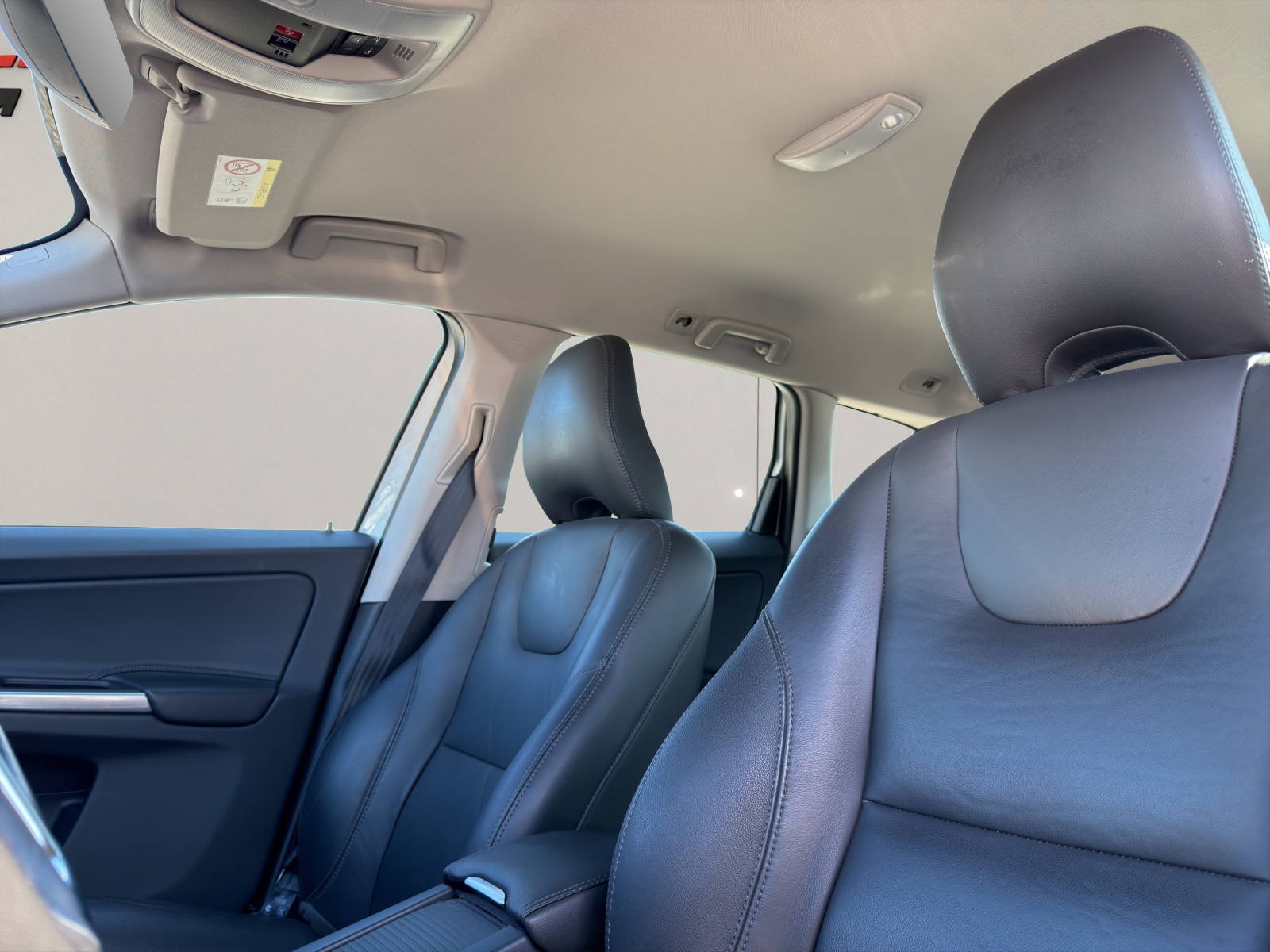 VOLVO XC60 2.4 D4 Summum AWD S/S-image-10