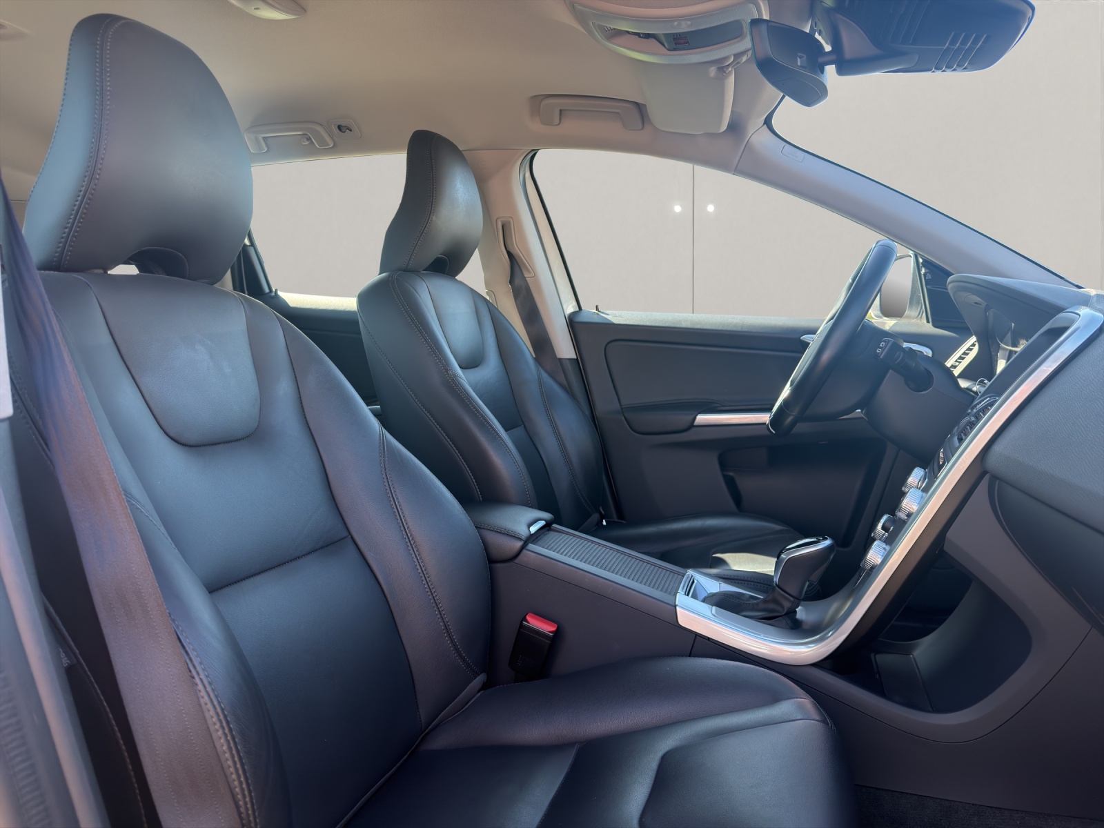 VOLVO XC60 2.4 D4 Summum AWD S/S-image-9