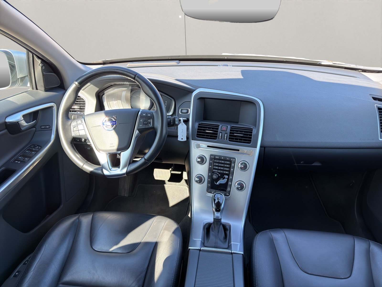 VOLVO XC60 2.4 D4 Summum AWD S/S-image-14