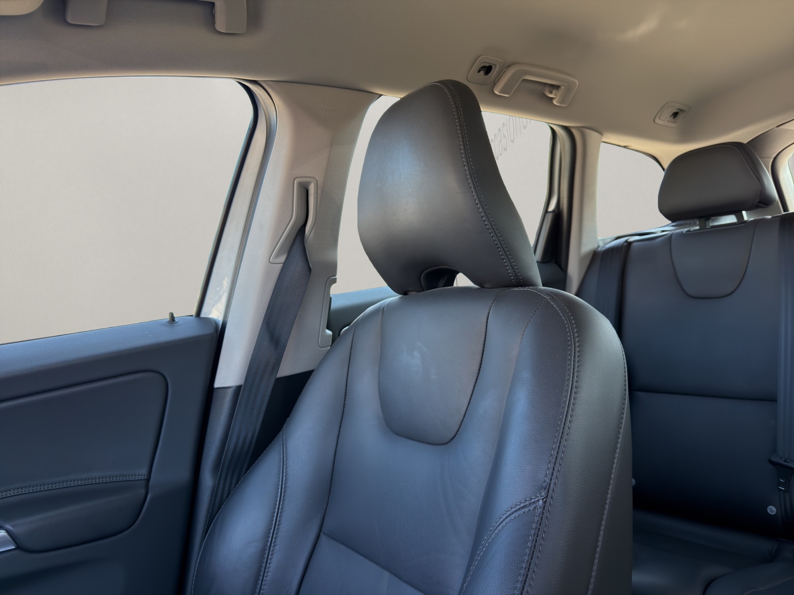 VOLVO XC60 2.4 D4 Summum AWD S/S-image-11