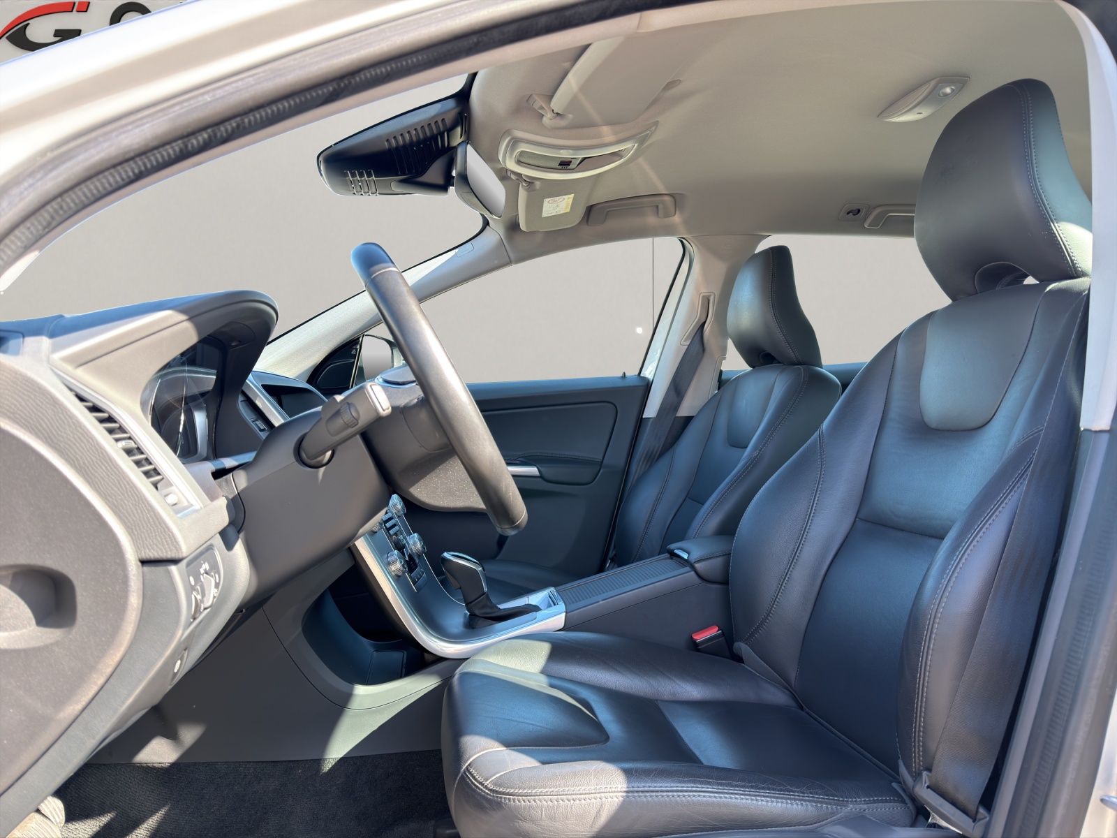 VOLVO XC60 2.4 D4 Summum AWD S/S-image-8