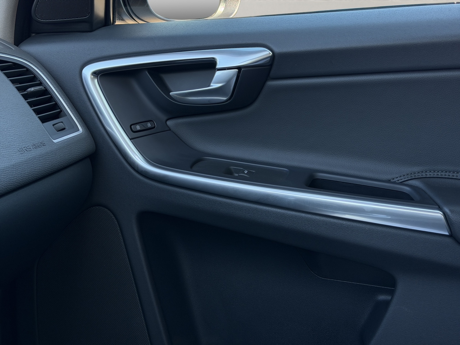 VOLVO XC60 2.4 D4 Summum AWD S/S-image-15